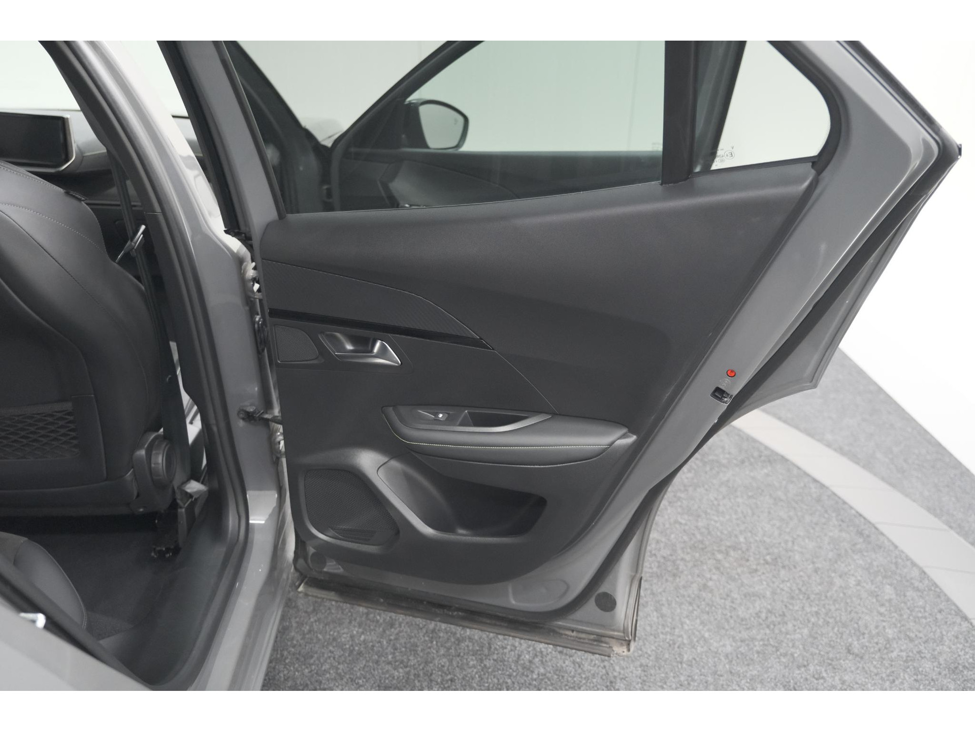 Peugeot 2008 PureTech 130 EAT8 GT | 360 Camera | Adaptieve Cruise Control | Stoelmaasage | Apple Carplay