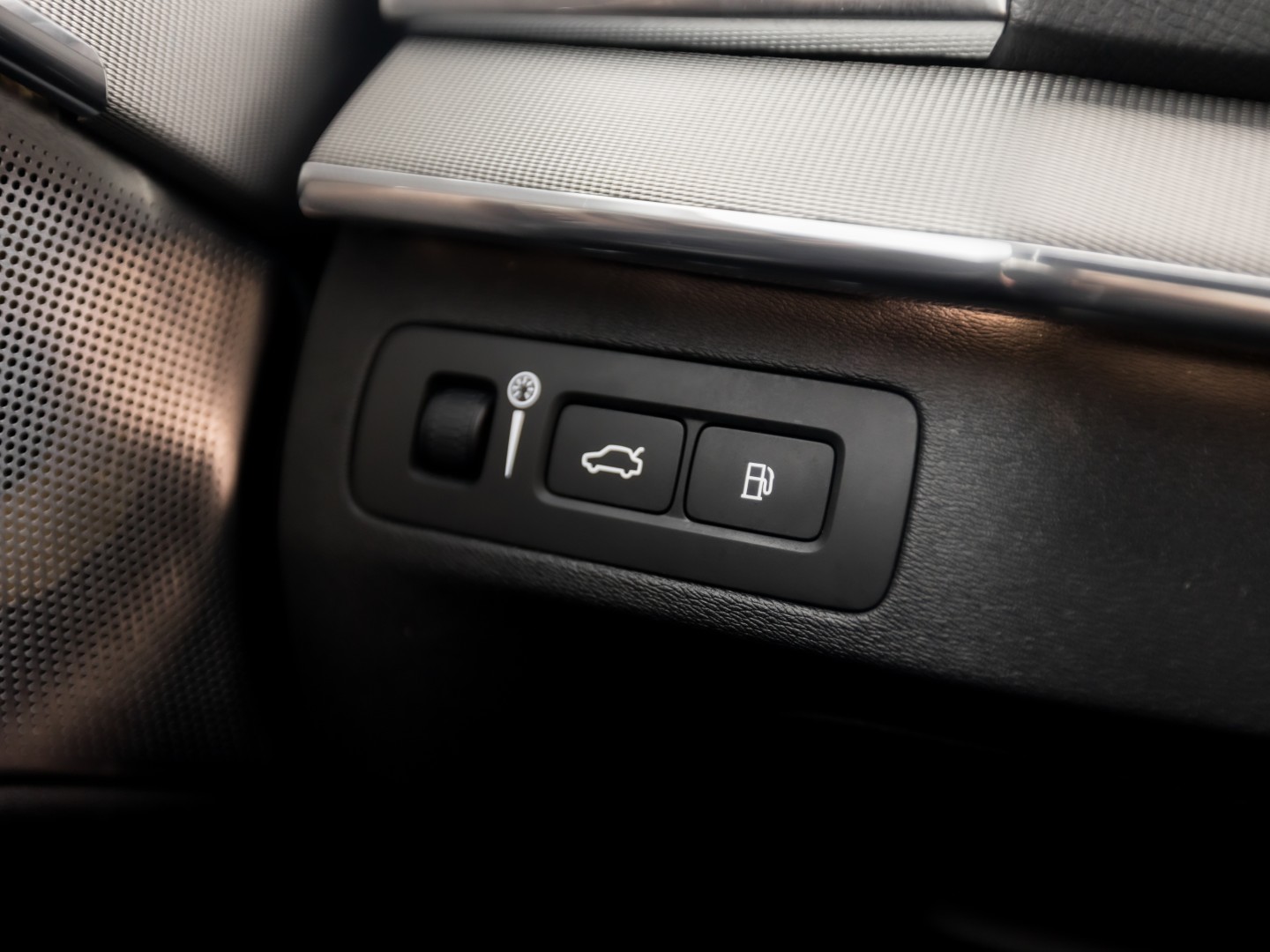 Volvo XC90 2.0 T8 Twin Engine AWD R-Design 7 Persoons 408Pk Automaat (PANORAMADAK, 1e EIGENAAR, LUCHTVERING, APPLE CARPLAY, BOWERS&WILKINS, HEAD-UP DISPLAY, STUUR/STOELVERWARMING, CAMERA, ELEK ACHTERKLEP, NIEUWSTAAT)