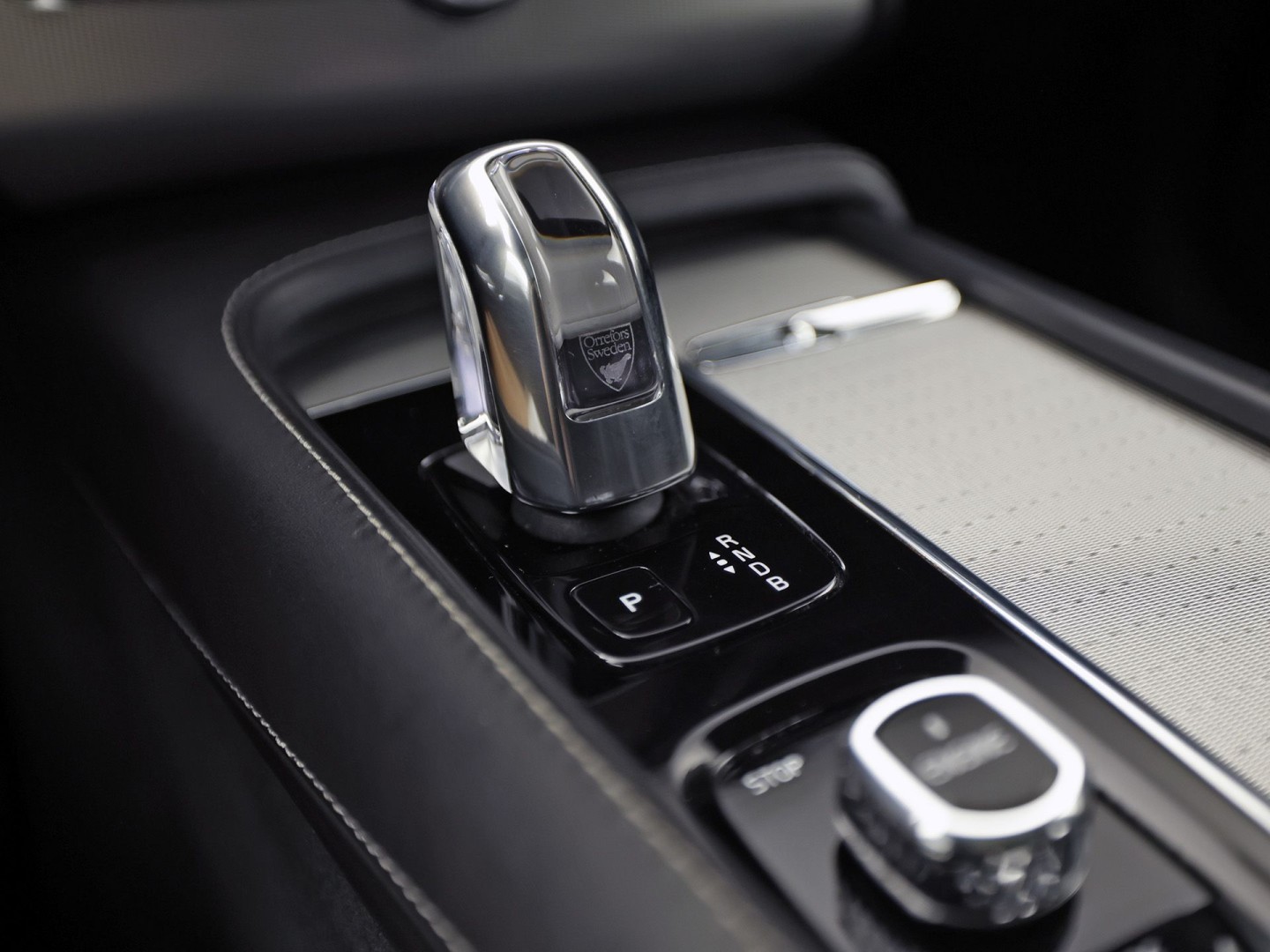 Volvo XC90 2.0 T8 Twin Engine AWD Inscription Automaat 407Pk (PANORAMADAK, APPLE CARPLAY, MEMORY SEATS, STOELVERWARMING/KOELING, CAMERA, GETINT GLAS, LEDER, TREKHAAK, NIEUWE APK)