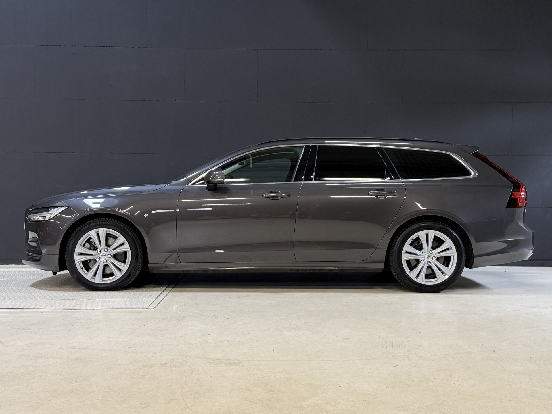 Volvo V90 2.0 B4 Momentum Business | Keyless | Trekhaak | Apple Carplay