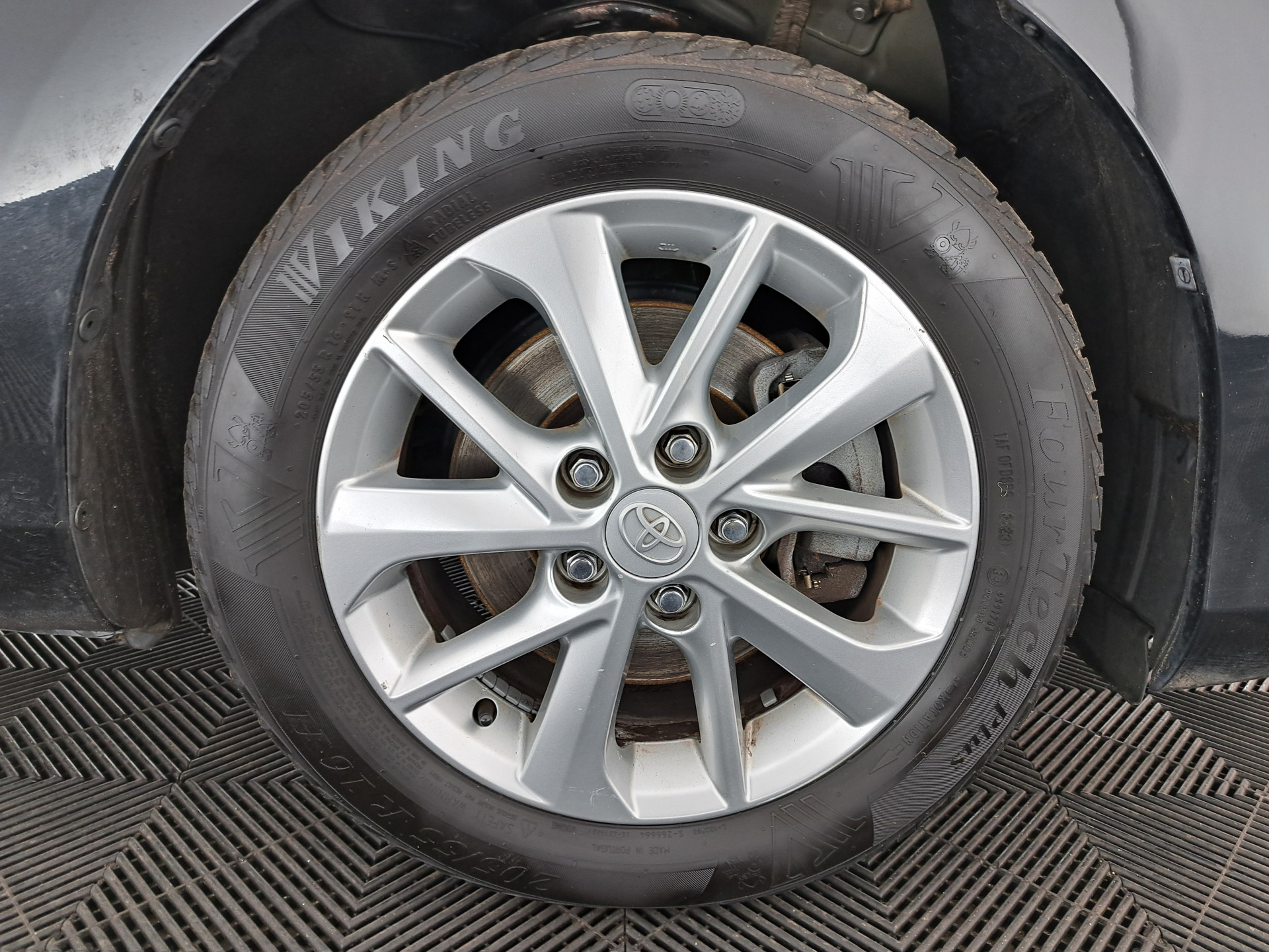 Toyota Auris Touring Sports 1.8 Hybrid Lease Aut. *PANO | NAVI-FULLMAP | KEYLESS | CAMERA | COMFORT-SEATS | ECC | PDC | CRUISE | TOWBAR | 16''ALU*