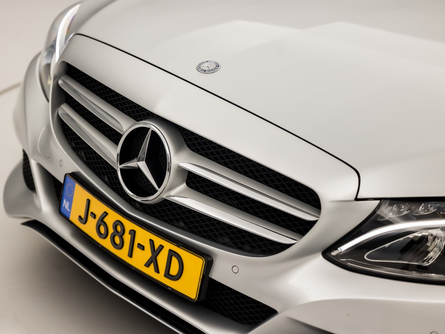Mercedes-Benz C-Klasse 180 Sport 156Pk Automaat (NAVIGATIE, LEDER, SFEERVERLICHTING, GETINT GLAS, STOELVERWARMING, SPORTSTOELEN, CRUISE, NIEUWE APK, NIEUWSTAAT)