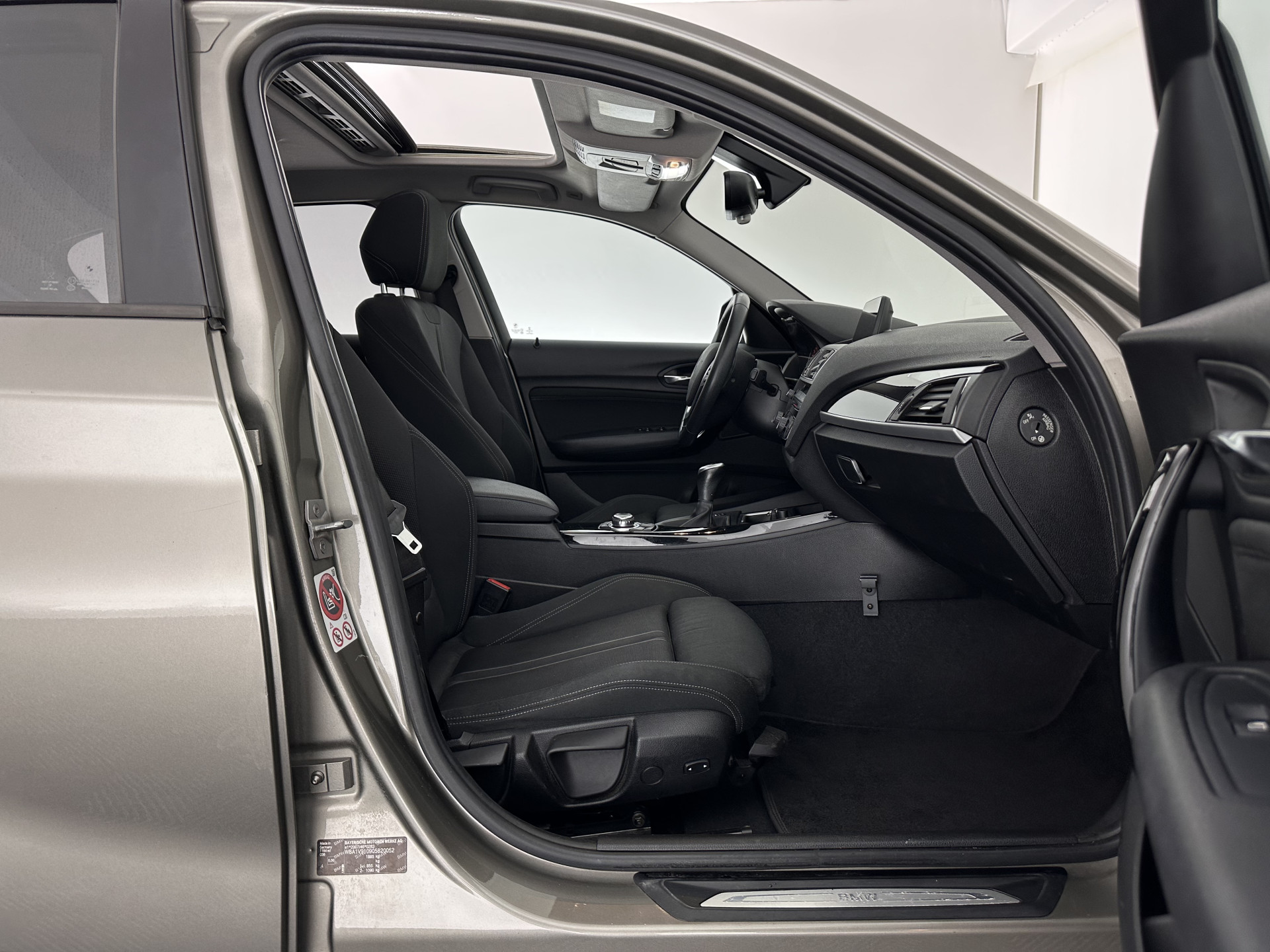 BMW 1-serie 116d EDE Corporate Lease Sport ⚠️GEARBOX AUDIBLE⚠️*PANO | FULL-LED | HEATED-SPORTSEATS | KEYLESS | NAVI-FULLMAP | PRIVACY-GLASS | ECC | PDC | CRUISE | 16''ALU*