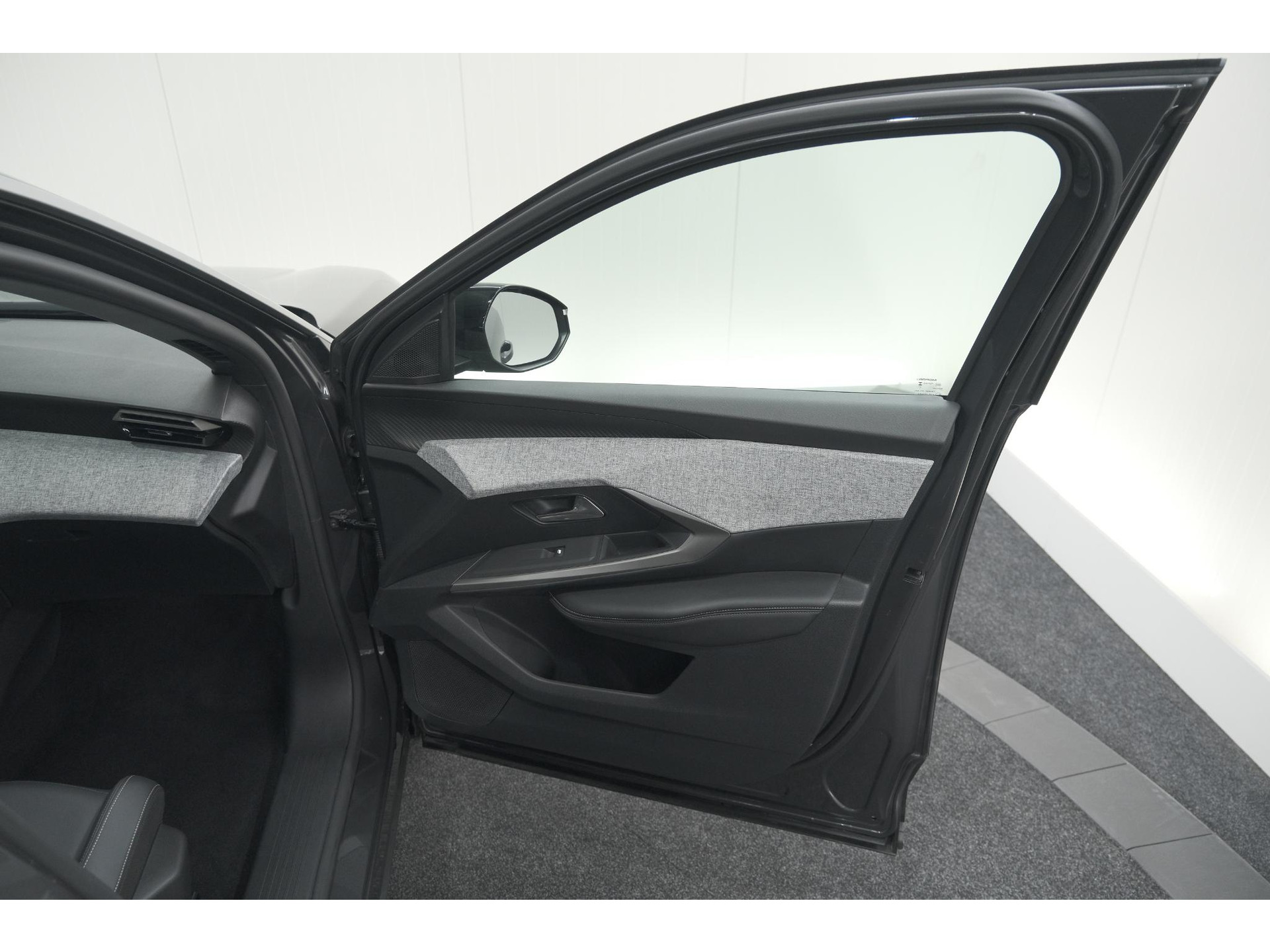 Peugeot 5008 1.2 Hybrid 136 e-DCS6 Allure | 7 Zitplaatsen | Camera | Stoelverwarming | Navigatie