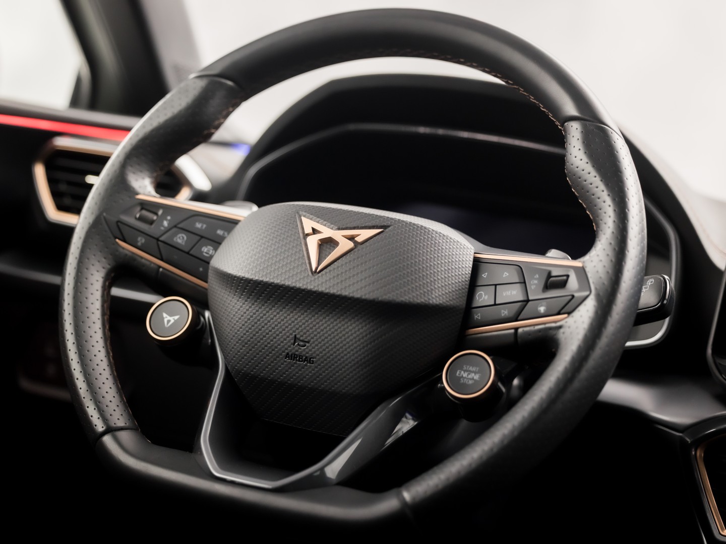 CUPRA Leon 1.5 TSI Sport 150Pk Automaat (APPLE CARPLAY, GROOT NAVI, KUIPSTOELEN, SENNHEISER AUDIO, CAMERA, STUUR/STOELVERWARMING, GETINT GLAS, NIEUWSTAAT)