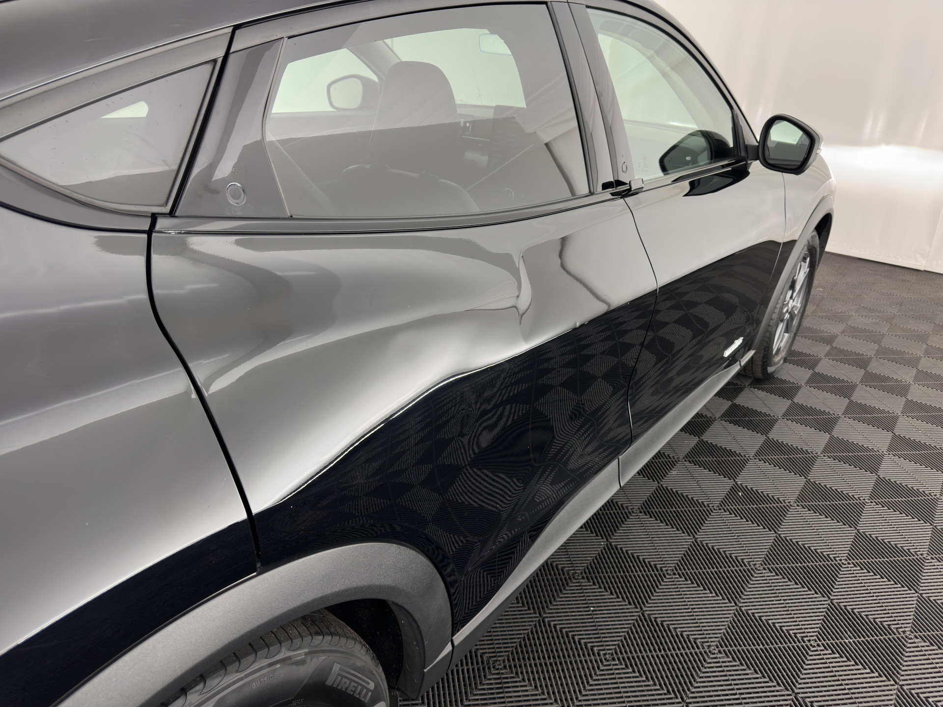 Ford Mustang Mach-E RWD 75 kWh (3-Fase) (INCL-BTW) Aut. *LEATHER | FULL-LED | DAB | DIGI-COCKPIT | KEYLESS | NAVI-FULLMAP | CARPLAY | HEATED-COMFORTSEATS | TOPVIEW | ADAPTIVE-CRUISE | PRIVACY-GLASS | 18'' ALU*