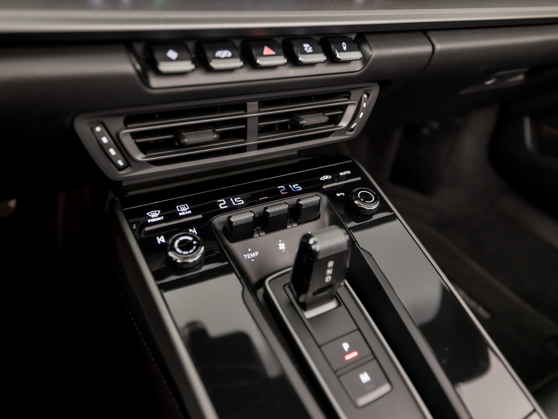Porsche 911 Cabrio 3.0 Carrera 385Pk (SPORT CHRONO PAKKET, SPORTUITLAAT, BOSE AUDIO, LED MATRIX, APPLE CARPLAY, CAMERA, SFEERVERLICHTING, STOELVERWARMING, NIEUWSTAAT)