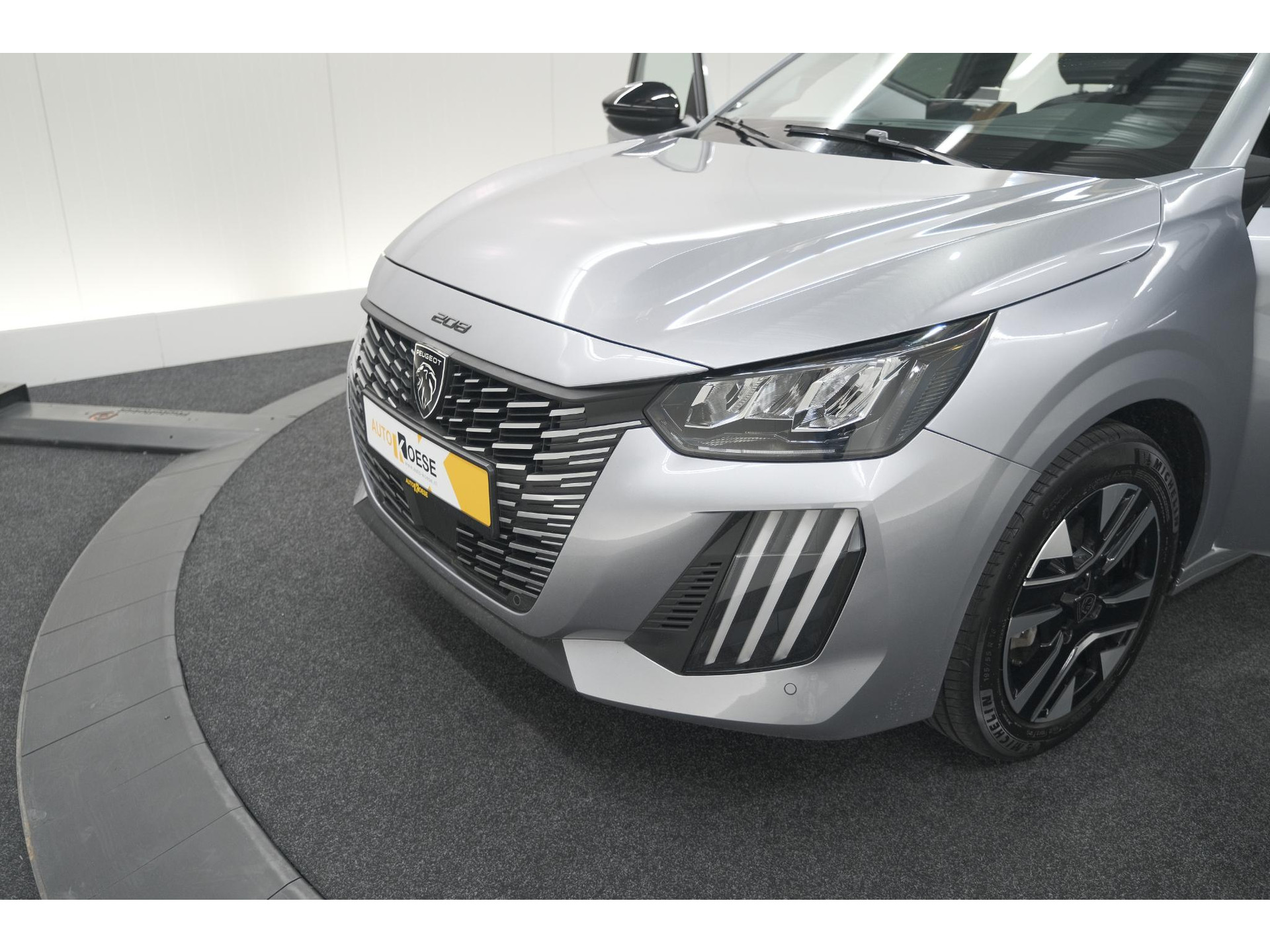 Peugeot 208 PureTech 100 Allure Pack | NIEUW MODEL | Apple CarPlay | Parkeersensoren | Climate Control