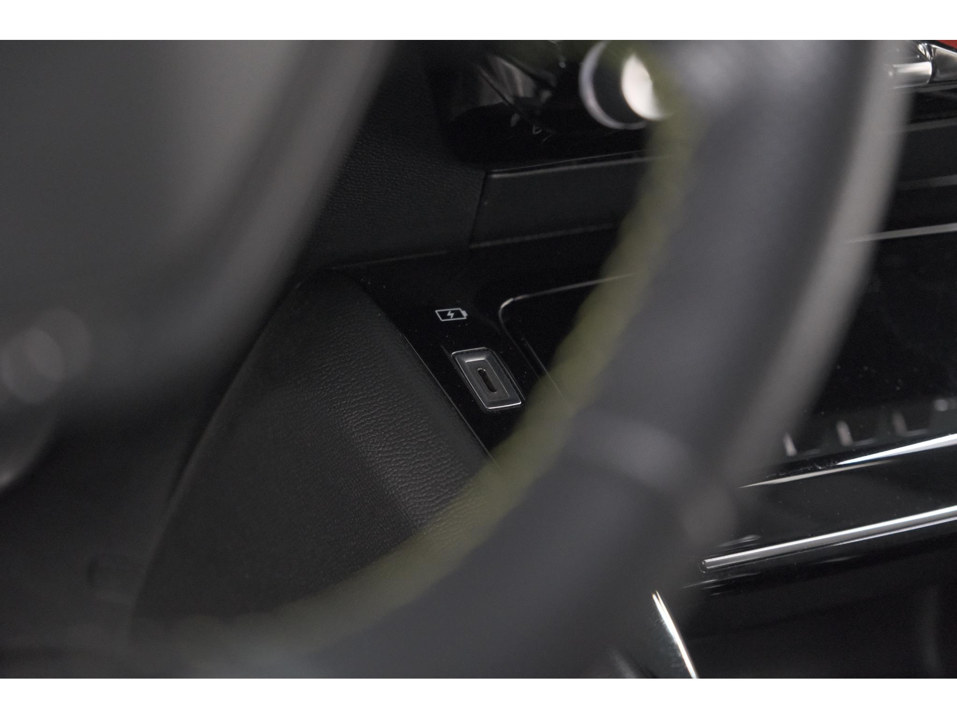 Peugeot 208 PureTech 130 EAT8 GT-Line | Camera | Adaptieve Cruise Control | Stoelverwarming | Navigatie