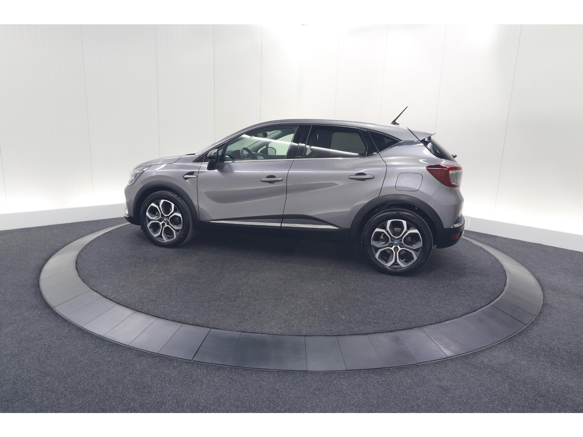 Renault Captur 1.6 E-Tech Plug-in Hybrid 160 Intens | Parkeersensoren | Apple Carplay | Navigatie | Climate Control