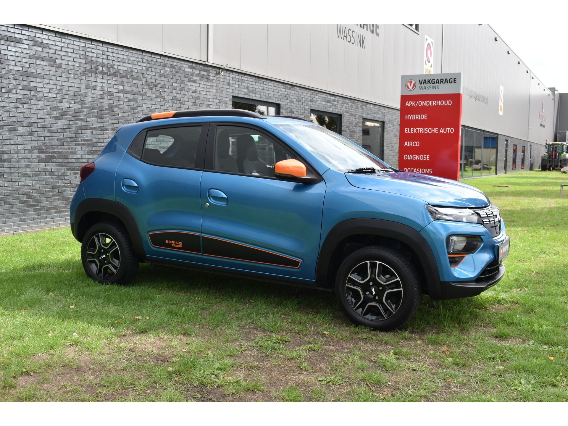 Dacia Spring Essential 27 kWh vol electric navigatie pdc Leer