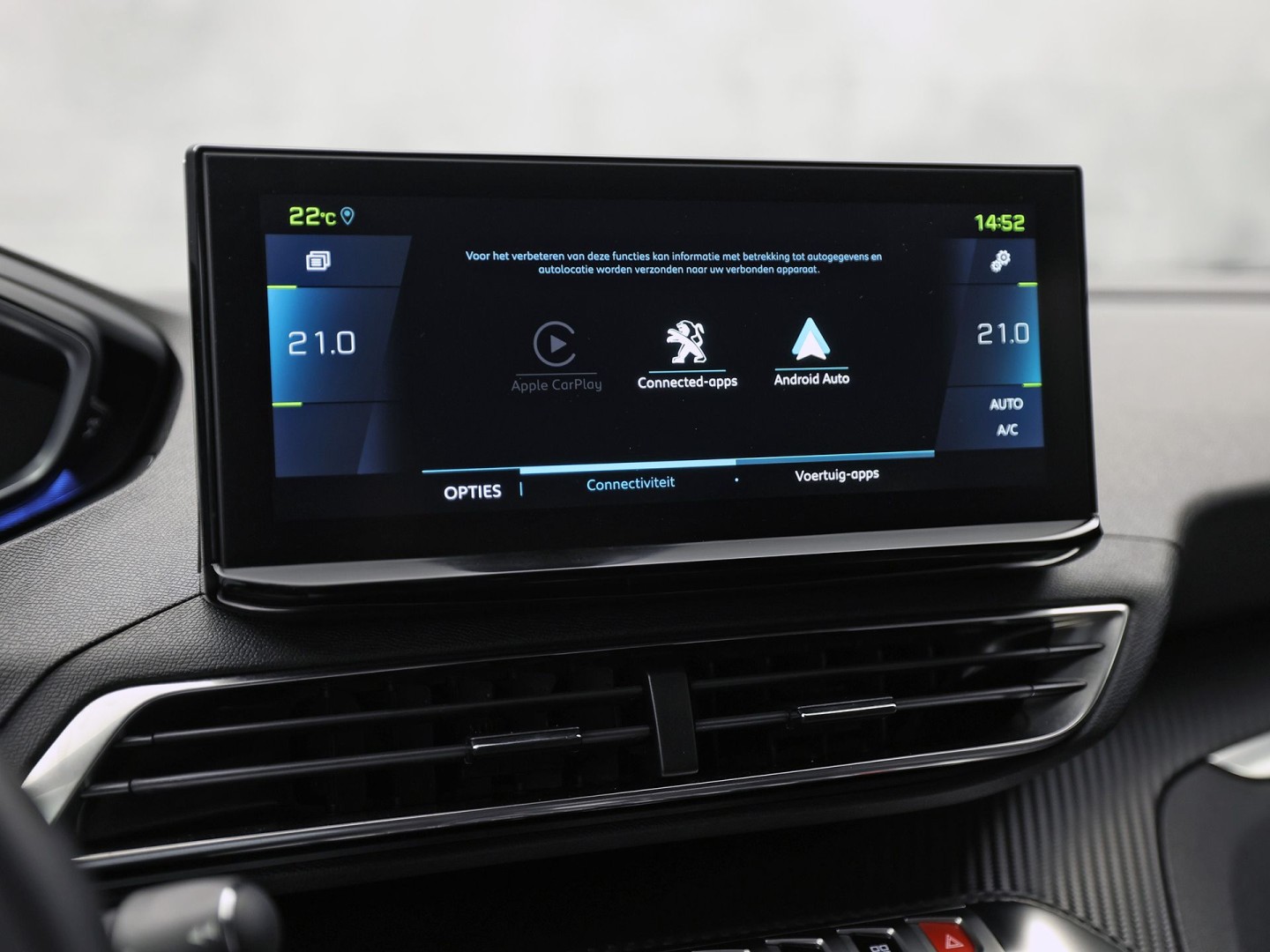 Peugeot 3008 1.6 HYbrid 225 Allure Sport 225Pk Automaat (APPLE CARPLAY, GROOT NAVI, 360 CAMERA, GETINT GLAS, SPORTSTOELEN, LEDER, ZWART HEMEL, LANE ASSIST, NIEUWSTAAT)
