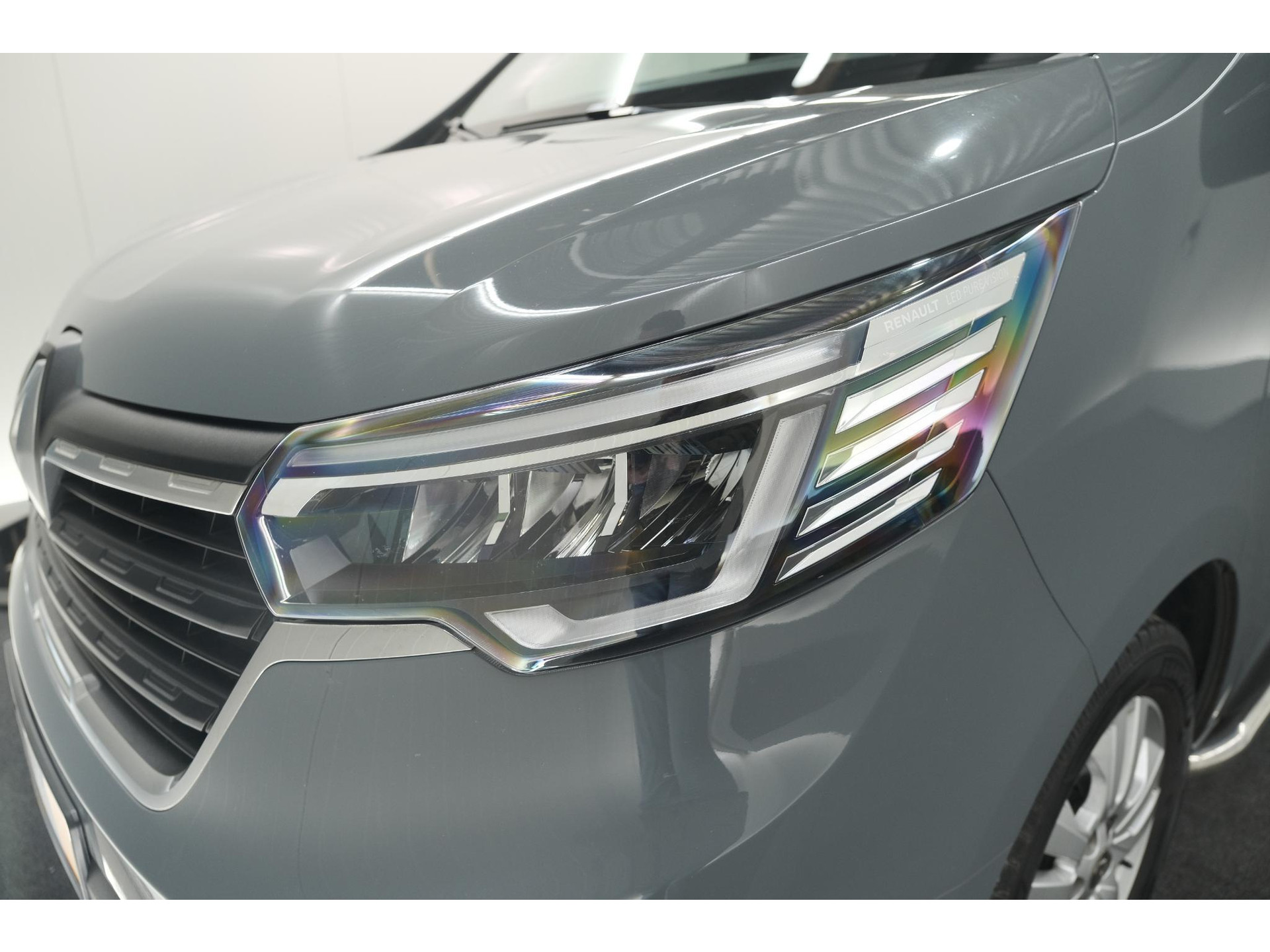 Renault Trafic 2.0 dCi 110 T30 L2H1 Work Edition | Trekhaak | Camera | Navigatie | Sidebars | Betimmering Laadruimte