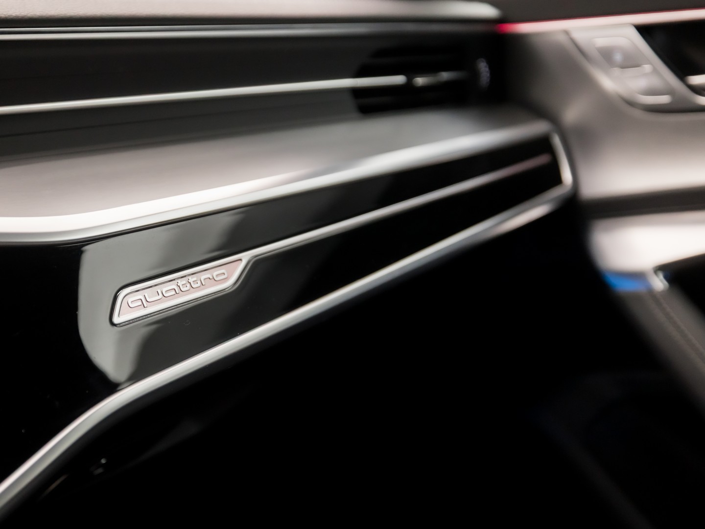 Audi A6 Avant 55 TFSI quattro S-Line 340Pk Automaat (PANORAMADAK, 6 CILINDER, BANG&OLUFSEN, HEAD-UP DISPLAY, NAPPA LEDER, MEESTURENDE ACHTERAS, CAMERA, STOELVERWARMING, SFEERVERLICHTING, ADAPTIVE CRUISE, MATRIX LED, NIEUWSTAAT)