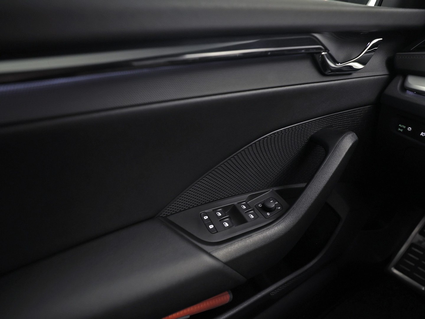Škoda Octavia Combi 1.0 TSI Sport (KUIPSTOELEN, 1e EIGENAAR, APPLE CARPLAY, GROOT NAVI, GETINT GLAS, ZWART HEMEL, KEYLESS, NIEUWSTAAT)