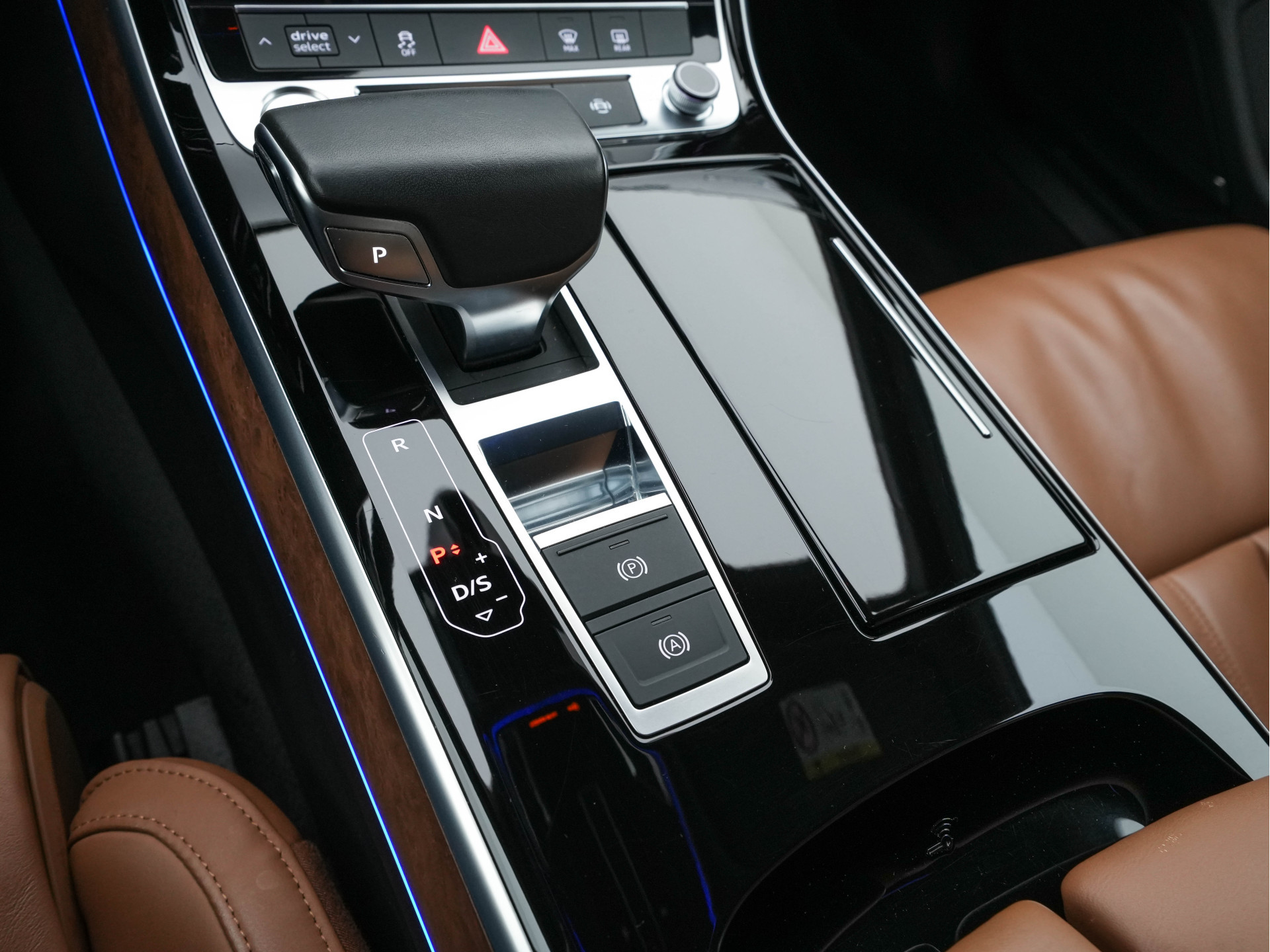 Audi A8 50 TDI Quattro Aut. * MATRIX-LED | UNICUM-LEATHER | DIGI-COCKPIT | BANG&OLUFSEN-SURROUND | SOFT-CLOSE | KEYLESS | MEMORY-SEATS | ADAPTIVE-CRUISE | DAB | CAMERA | ECC | PDC | AIR-SUSPENSION | AMBIENT-LIGHT