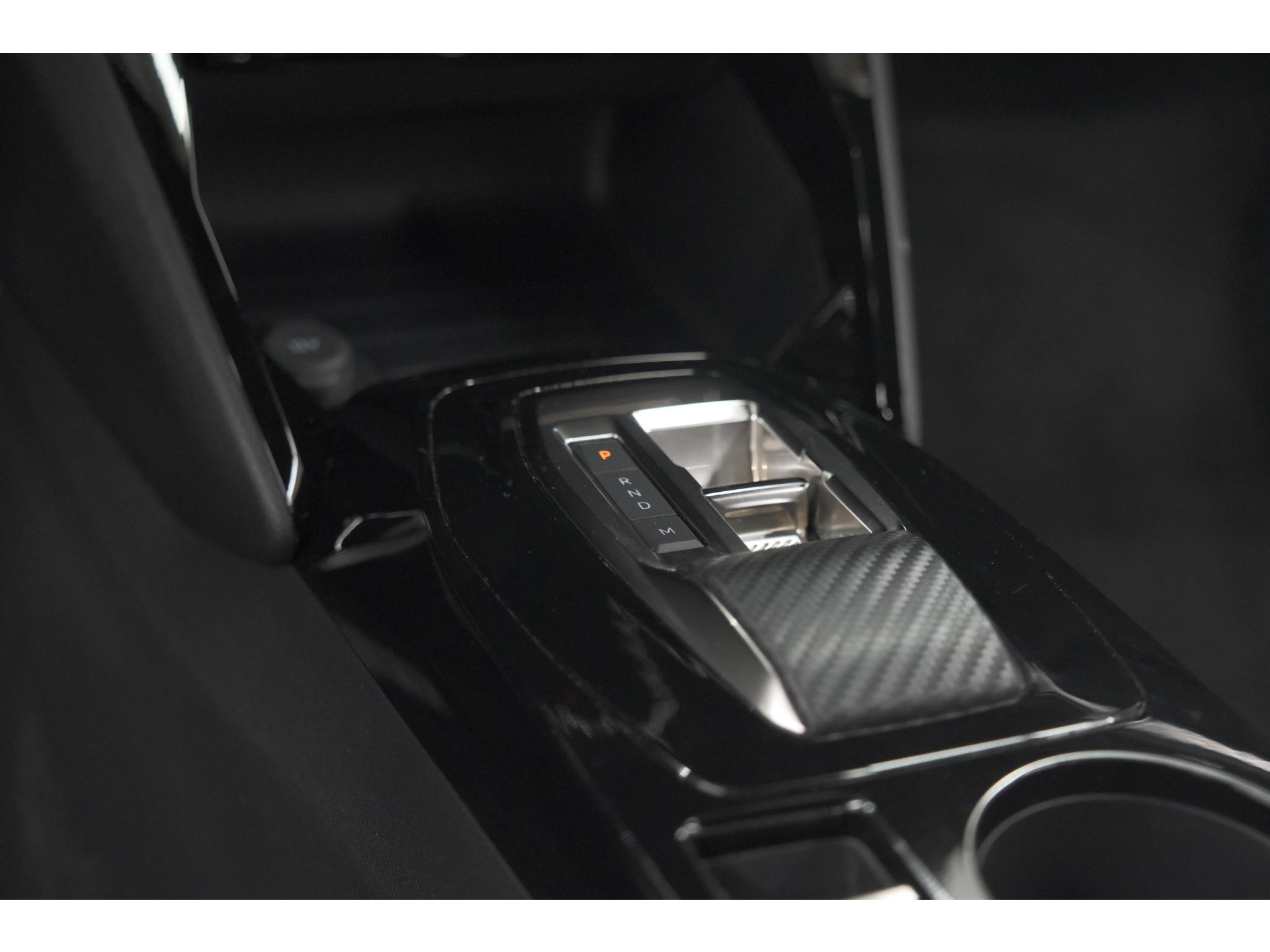 Peugeot 2008 PureTech 130 EAT8 Allure | Camera | Navigatie | Parkeersensoren | Apple Carplay