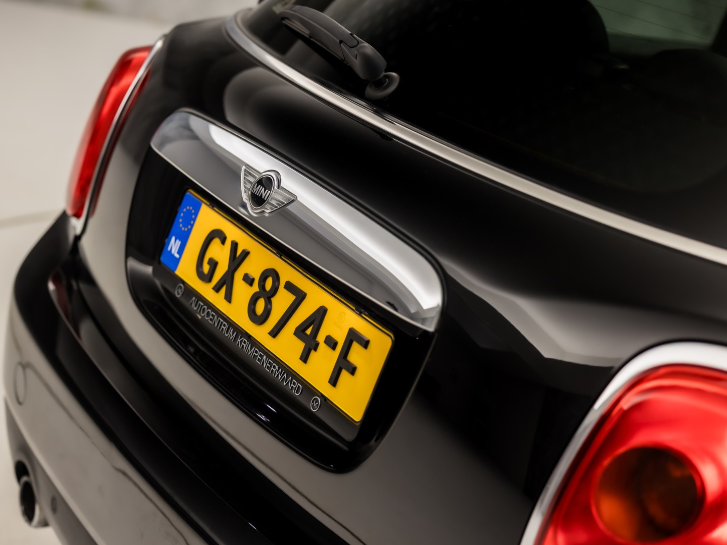 MINI 5-deurs 1.5 Cooper Chili Sport Automaat 136Pk (PANORAMADAK, 1e EIGENAAR, DEALER ONDERHOUDEN, 5 DEURS, NAVIGATIE, LEDER, SPORTSTOELEN, GETINT GLAS, PARKEERSENSOREN, NIEUWSTAAT)