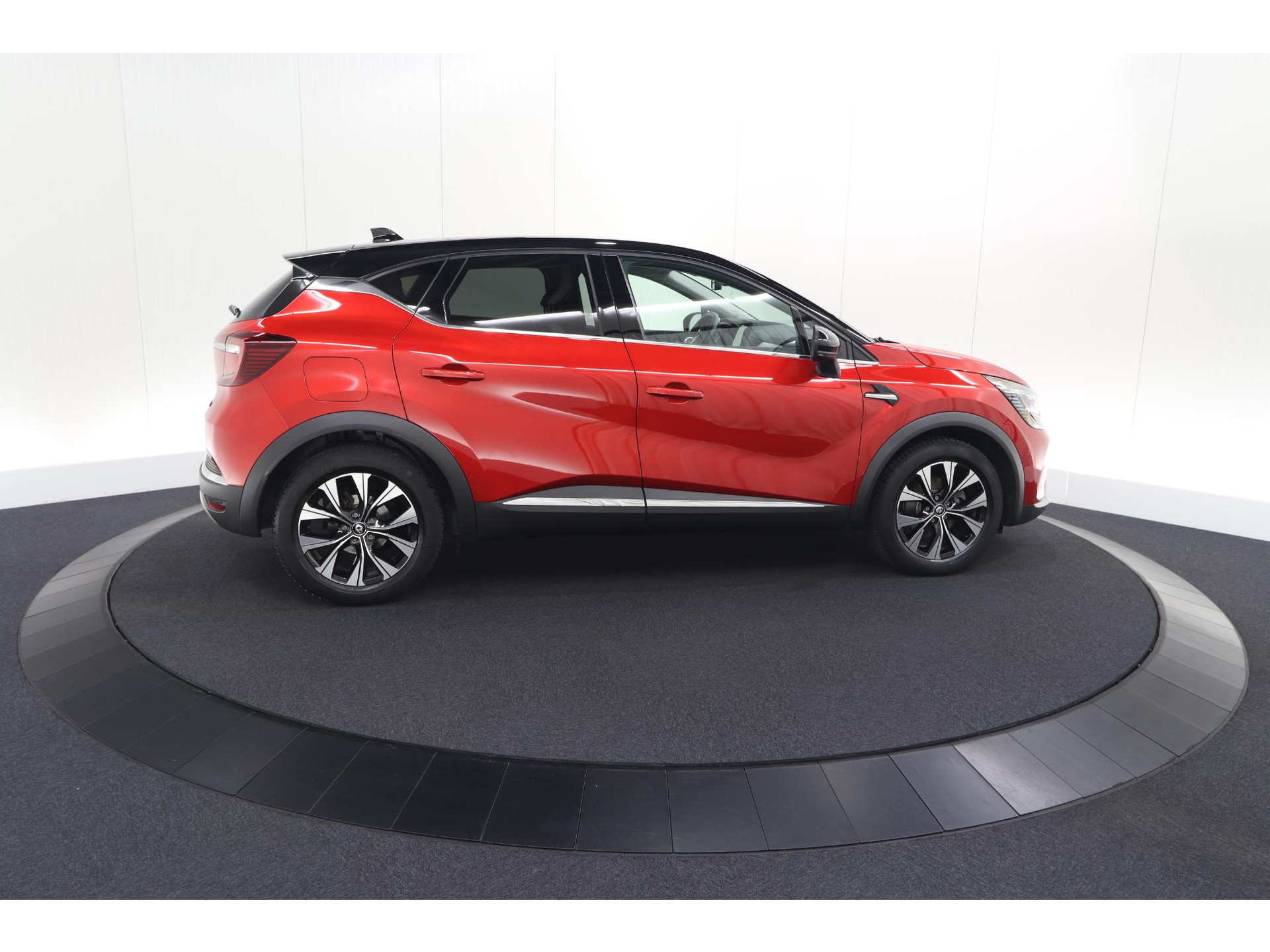 Renault Captur 1.6 E-Tech full hybrid 145 techno | Navigatie | Camera | Apple Carplay | 9.3 Inch Grootscherm