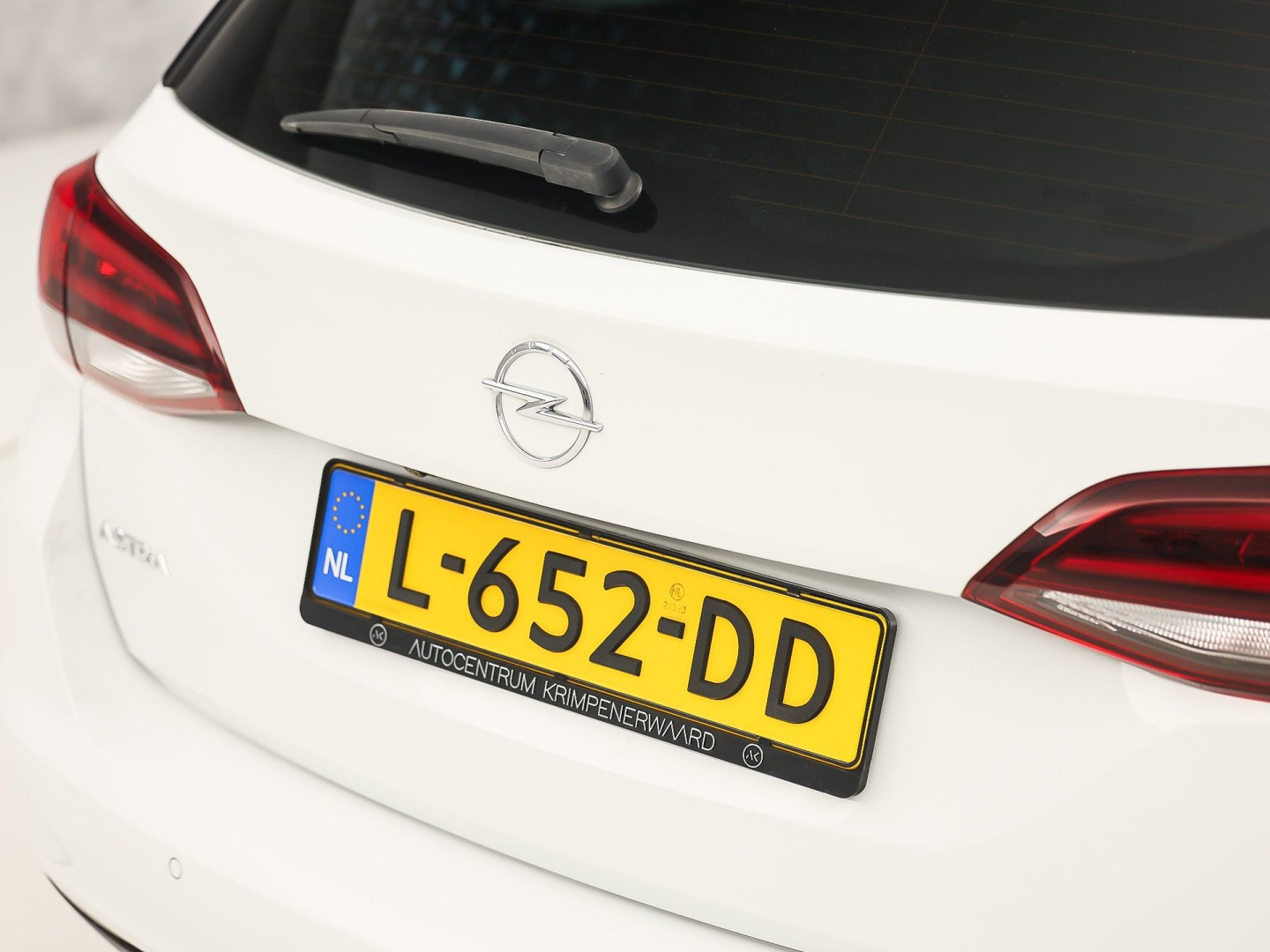 Opel Astra Sports Tourer 1.4 Ultimate 145Pk Automaat (VIRTUAL COCKPIT, APPLE CARPLAY, GROOT NAVI, LEDER/ALCANTARA, CAMERA, SPORTSTOELEN, GETINT GLAS, ZWART HEMEL, ADAPTIVE CRUISE, NIEUWSTAAT)