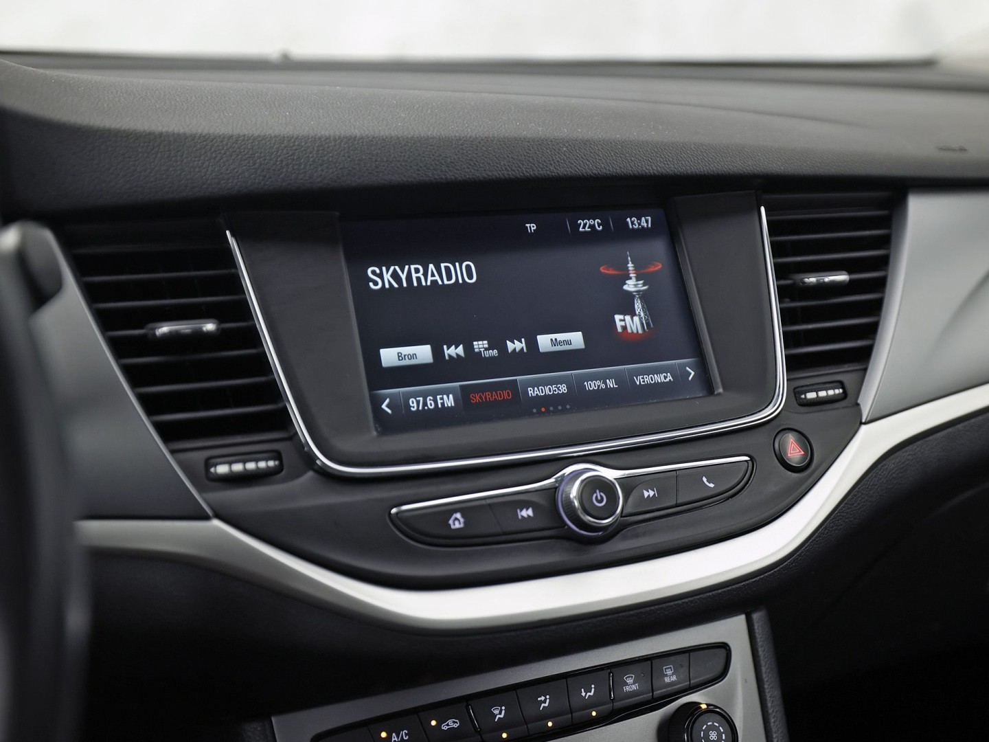 Opel Astra Sports Tourer 1.0 Turbo 120 Jaar Edition (APPLE CARPLAY, NAVIGATIE, LM VELGEN, PARKEERSENSOREN, SPORTSTOELEN, CRUISE, NIEUWE APK, NIEUWSTAAT)