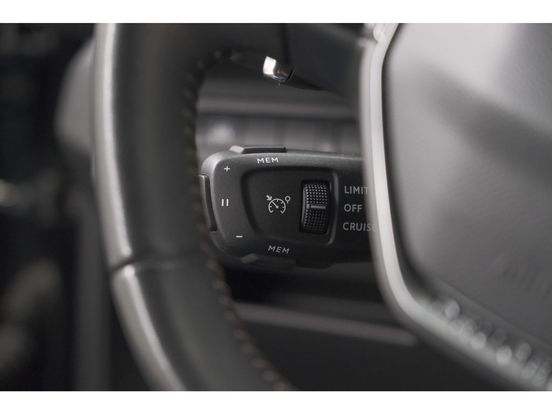 Peugeot 5008 PureTech 130 EAT8 Active Pack Business | 7 Zitplaatsen | Camera | Navigatie | Apple Carplay | Parkeersensoren