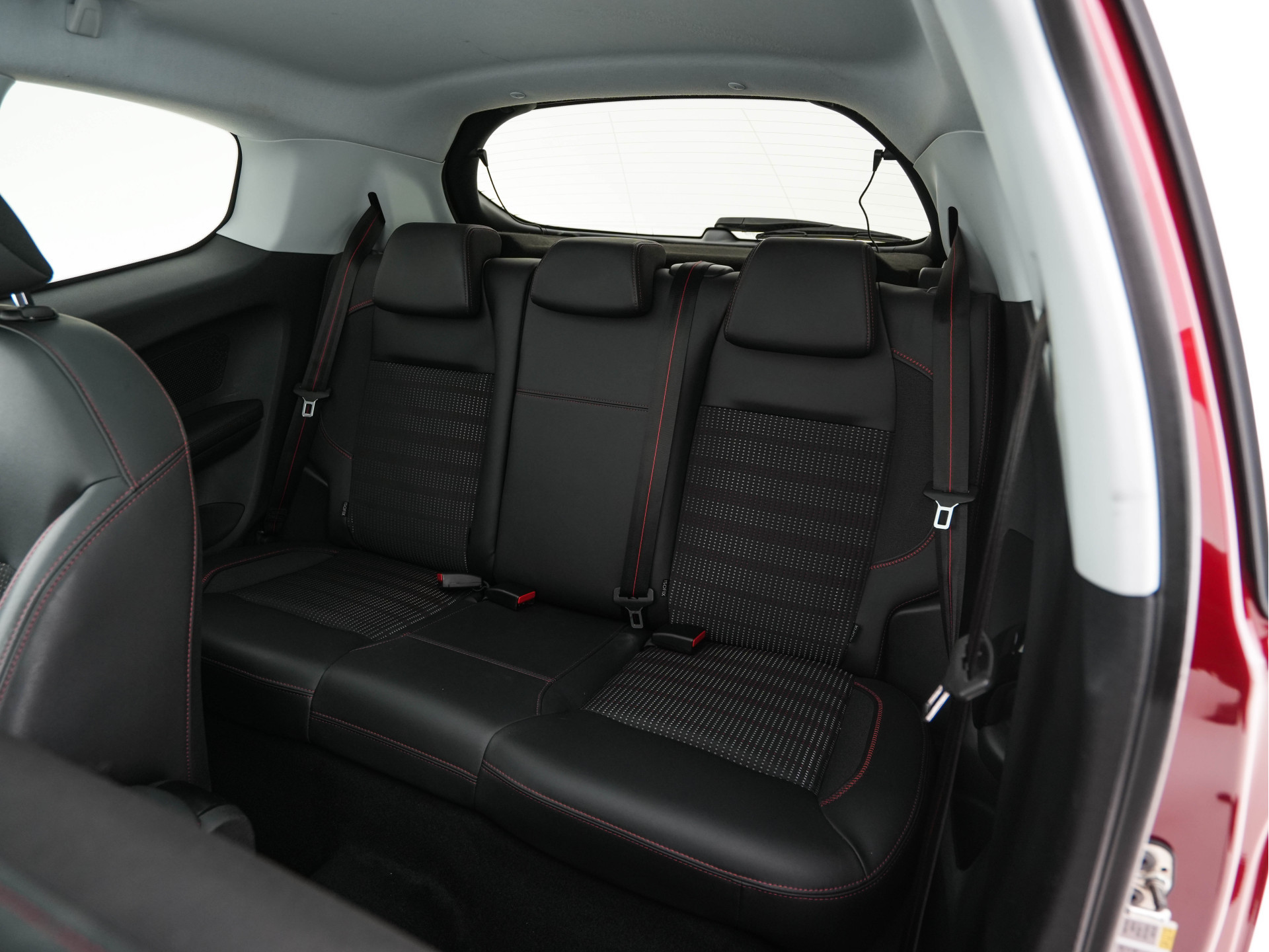 Peugeot 208 1.6 BlueHDi GT-line *PANO | LEATHER-FABRIC | JBL-AUDIO | HEATED-SPORTSEATS | NAVI-FULLMAP | CAMERA | DAB+ | PRIVACY-GLASS | TOWBAR | 17''ALU*