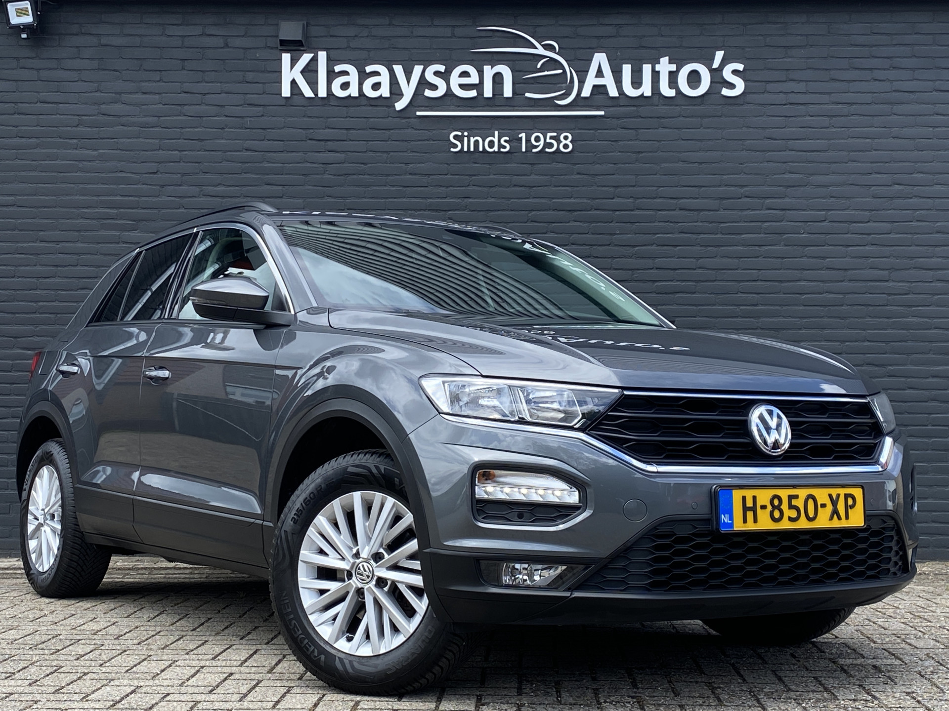 Volkswagen T-Roc 1.0 TSI Style 116 pk | adaptieve cruise control | navigatie | parkeersensoren | all season banden | climate control
