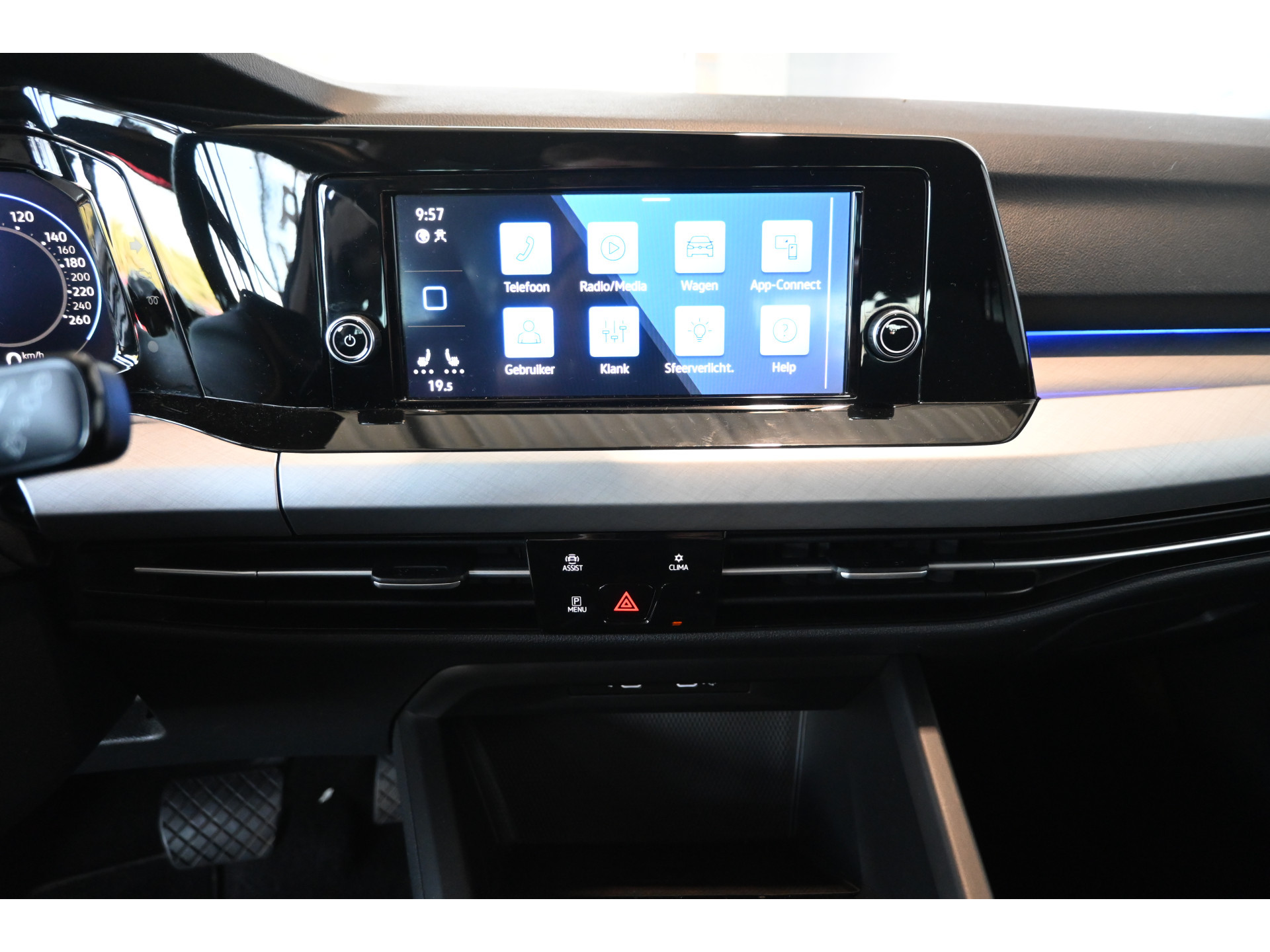 Volkswagen Golf 1.5 eTSI R-Line Automaat Clima Carplay Cruise Control Rijklaarprijs Inruil Mogelijk!