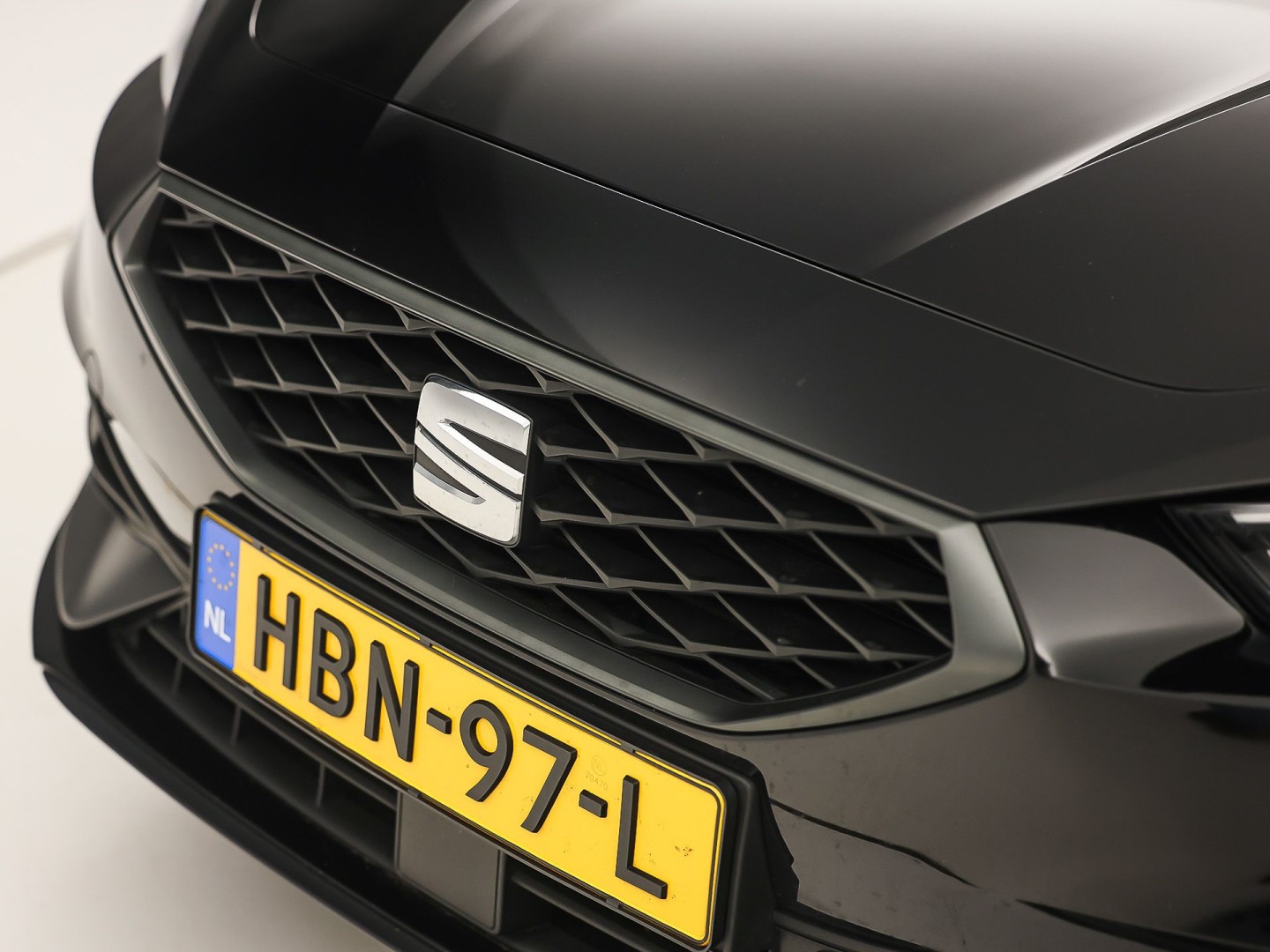 SEAT Leon 1.4 TSI eHybrid PHEV FR 204Pk Automaat (PANORAMADAK, SOH 97,5%, APPLE CARPLAY, MEMORY SEAT, LEDER/ALCANTARA, CAMERA, GETINT GLAS, KEYLESS, ADAPTIVE CRUISE, ZWART HEMEL, NIEUWSTAAT)