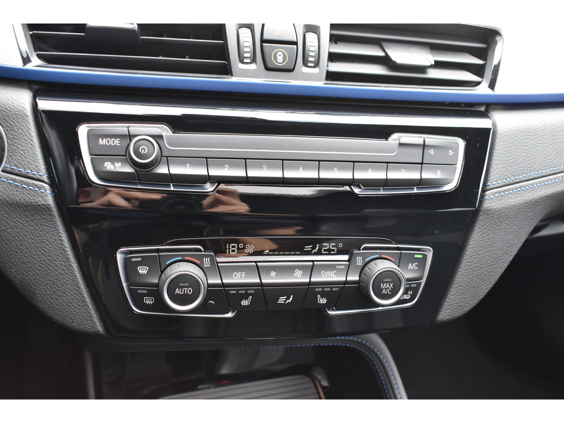 BMW X1 sDrive18i M-Pakket Carplay/Navi Panoradak Automaat Led Stoelverwarming