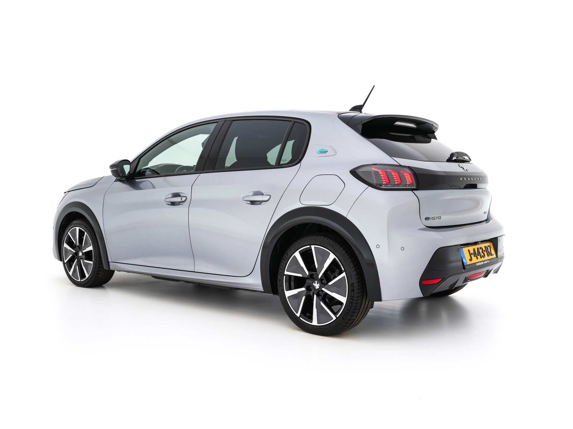 Peugeot e-208 EV GT-Line 350 50 kWh (INCL-BTW) *PANO | FULL-LED | DIGI-COCKPIT | BLINDSPOT | CAMERA | LEATHER-ALCANTARA | AMBIENT-LIGHT | NAVI-FULLMAP | LANE-ASSIST | KEYLESS | DAB | CCS-FASTLOADER | HEATED-SPORTSEATS | 17"ALU