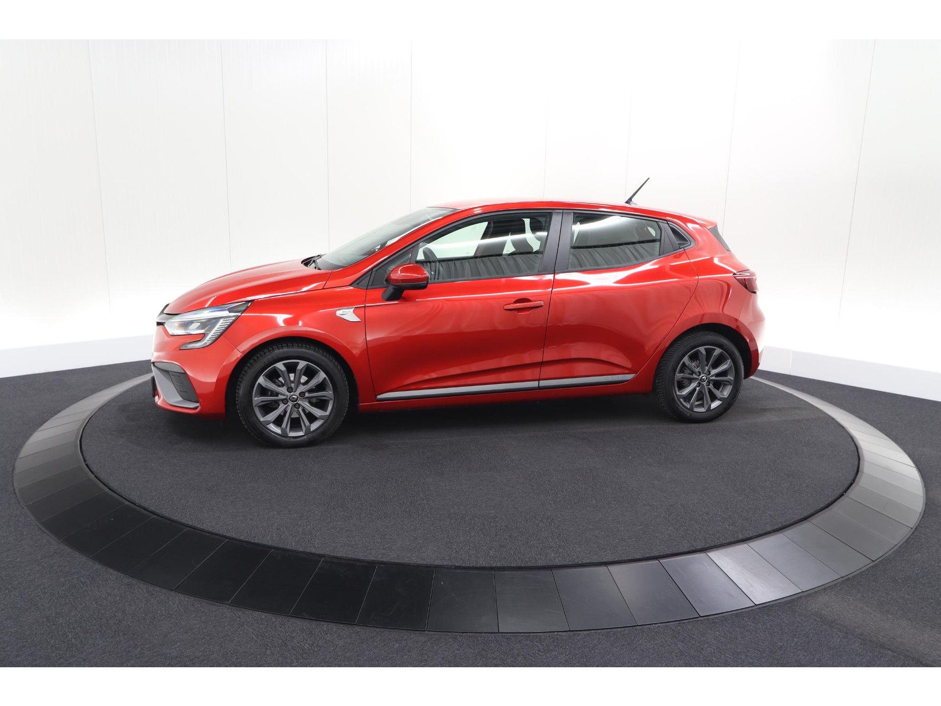 Renault Clio TCe 100 Zen | R.S. Line Pack | Allseason Banden | Apple Carplay | Parkeersensoren