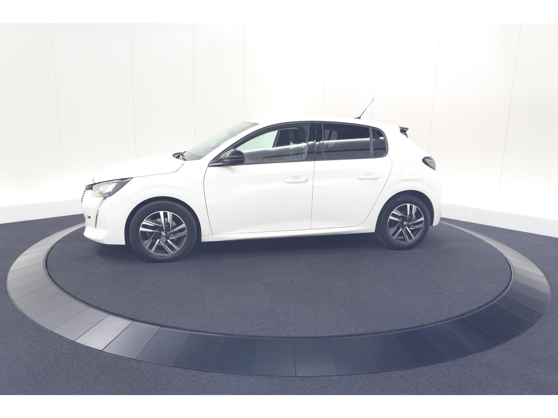 Peugeot 208 PureTech 100 PK Allure | Apple Carplay | Parkeersensoren | Lichtmetalen velgen