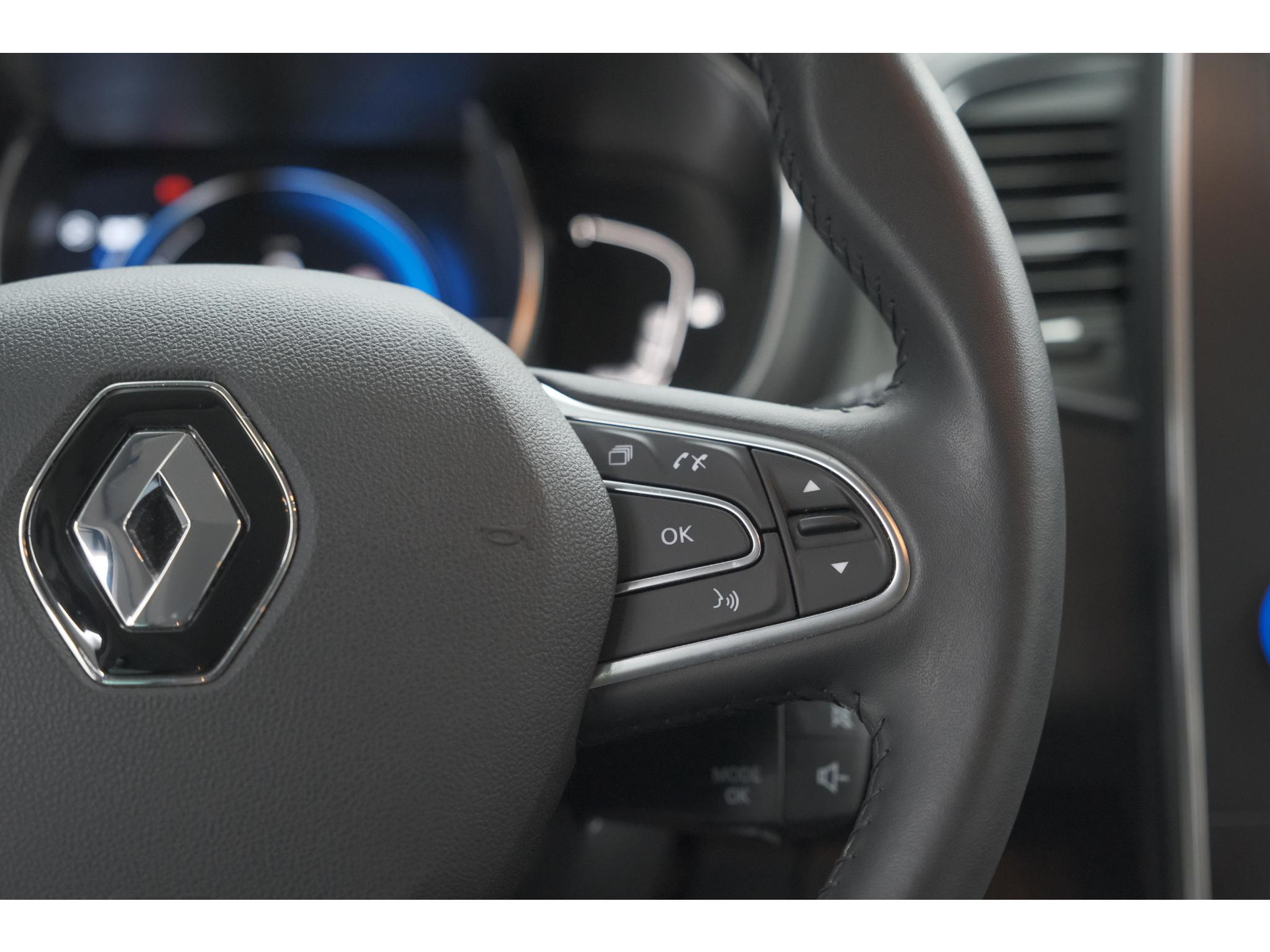 Renault Scénic TCe 140 EDC Limited | Camera | Stoelverwarming | Navigatie | Apple Carplay