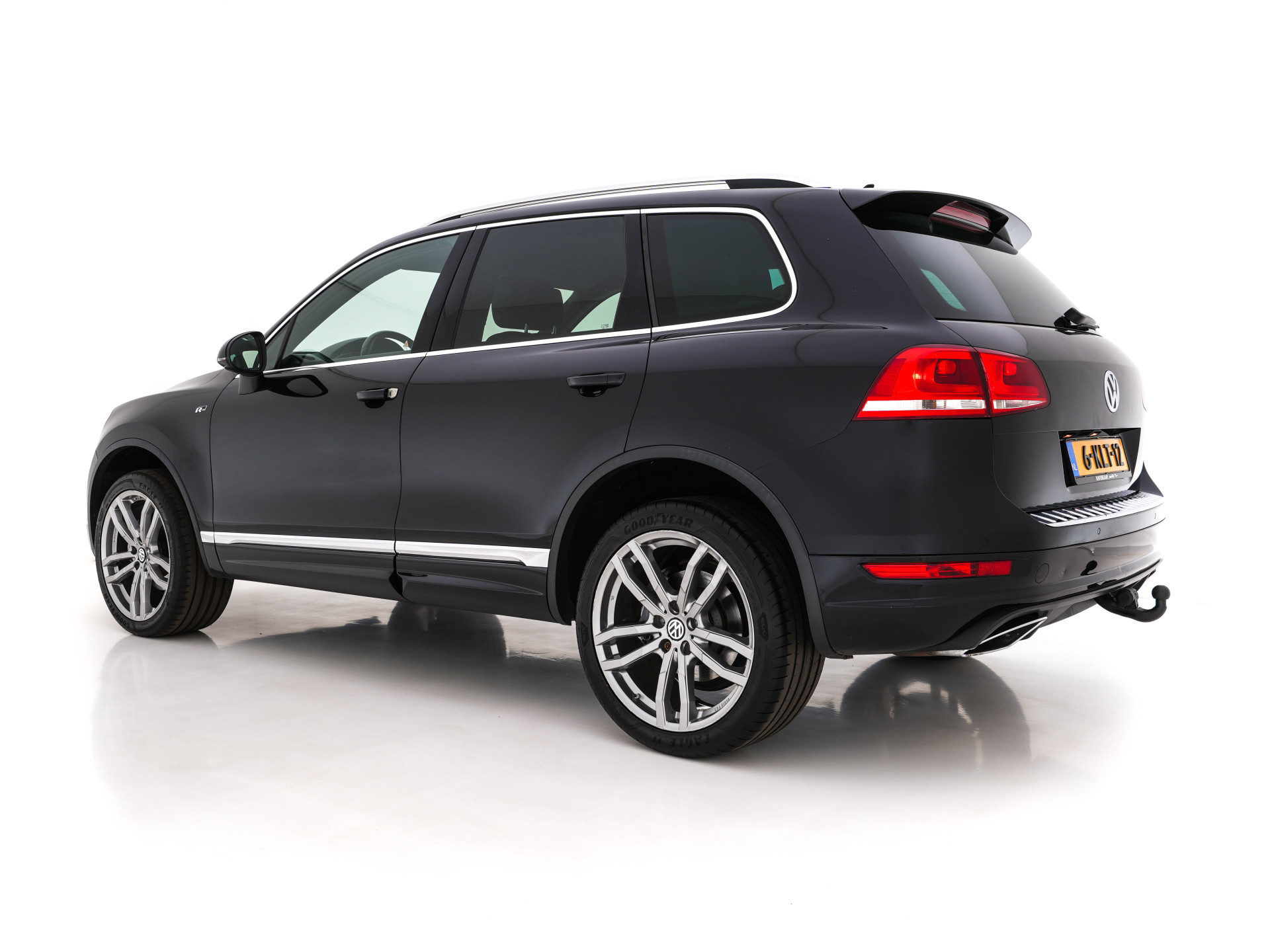 Volkswagen Touareg 3.0 TDI R-line-Sportpack AWD Aut. *FULL-LEATHER | BI-XENON | MEMORY-PACK | DYNAUDIO | AIR-SUSPENSION | NAVI-FULLMAP | COMFORT-SEATS  | ECC | HEATED-SEATS | PDC | CRUISE | TOWBAR | 21''ALU*