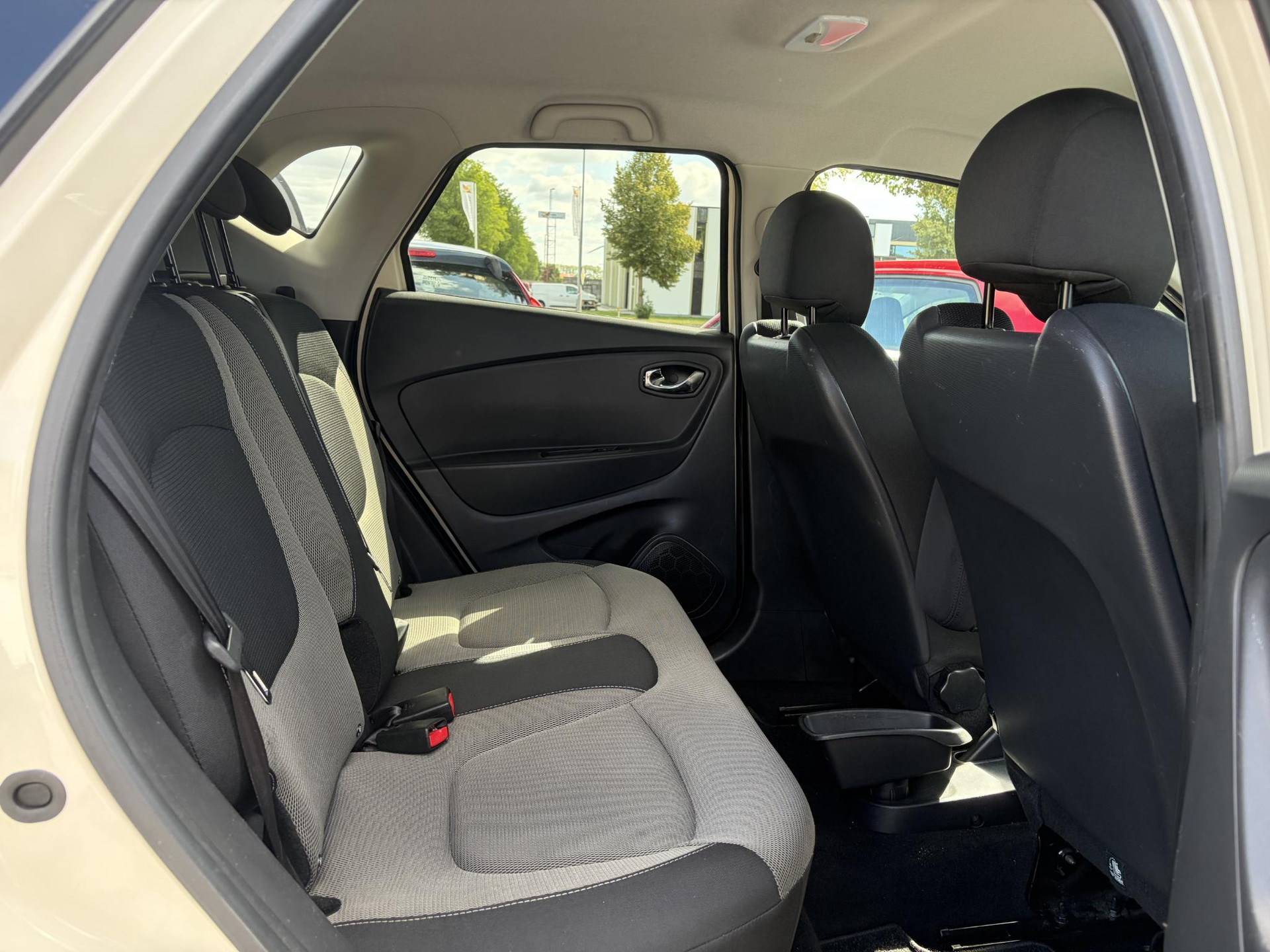 Renault Captur 0.9 TCe Expression ✓1e Eigenaar✓Recent beurt gehad✓Dealer Onderhouden✓Navi✓Keyless✓Lm velgen✓Airco✓Cruise✓Pdc✓N.A.P✓Apk tot 08-2027
