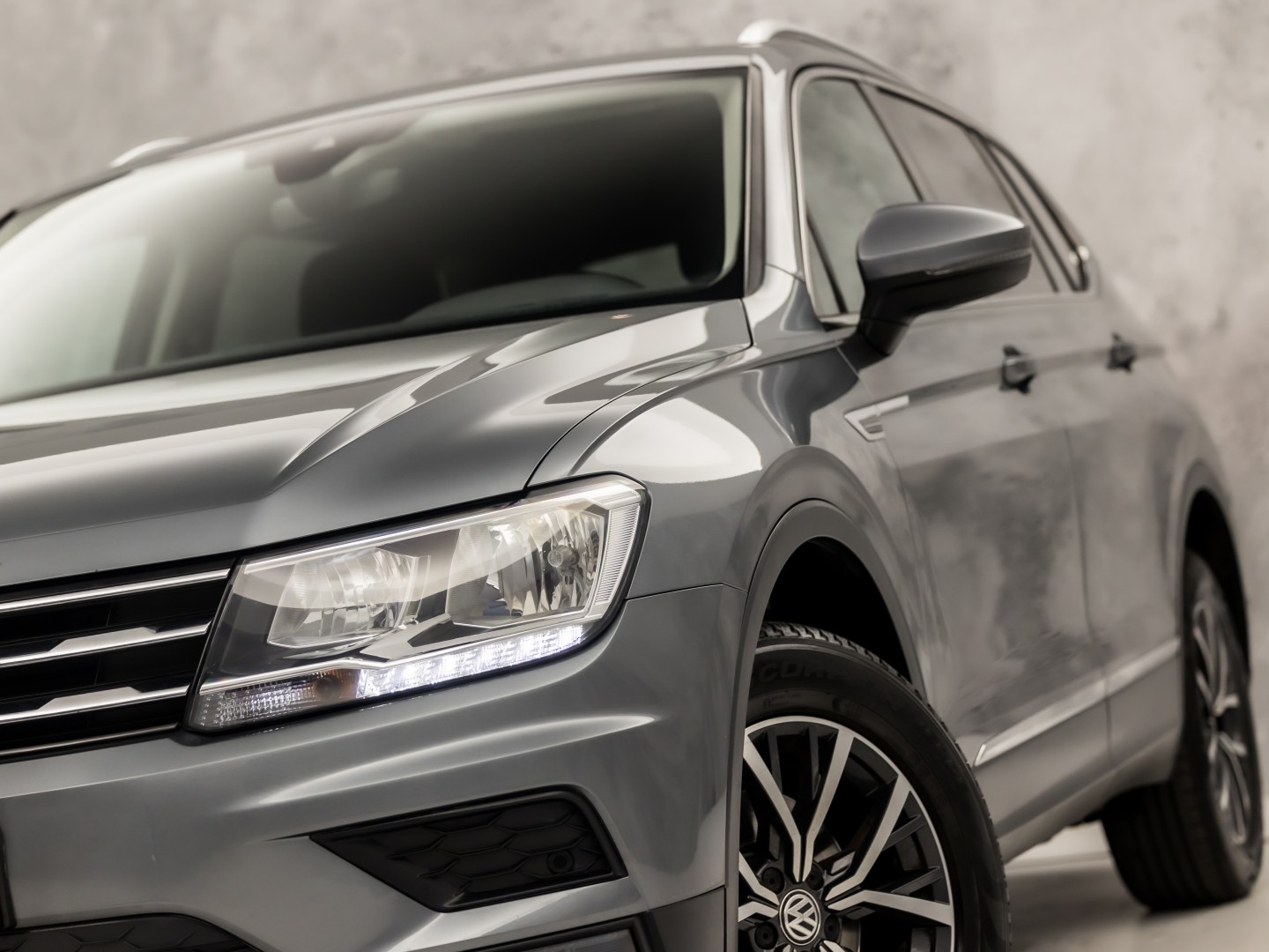 Volkswagen Tiguan Allspace 1.4 TSI Sportline 7 Persoons 150Pk Automaat (APPLE CARPLAY, GROOT NAVI, CLIMATE, GETINT GLAS, SPORTSTOELEN, PARKEERSENSOREN, ADAPTIVE CRUISE, NIEUWSTAAT)