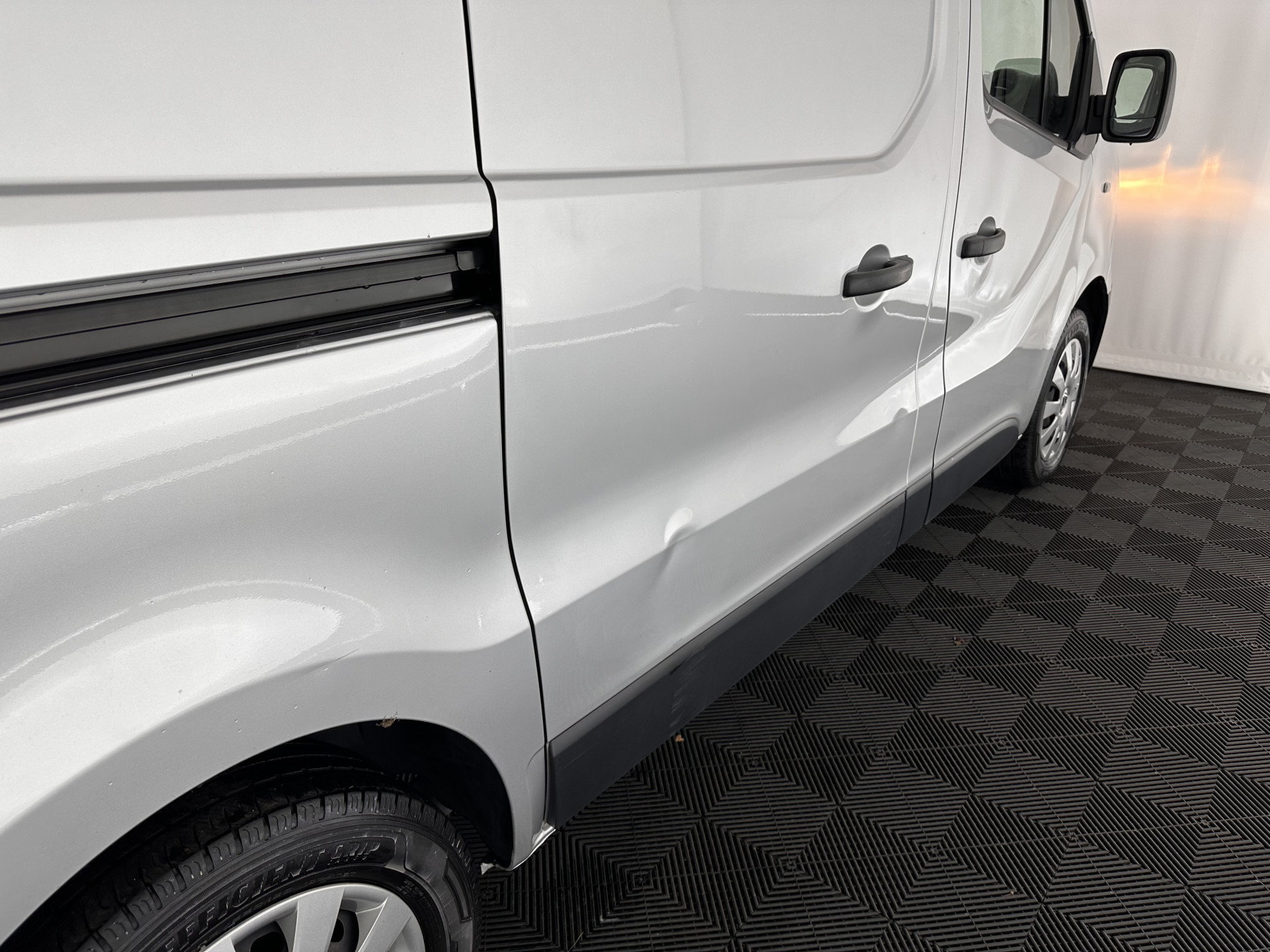 Renault Trafic 1.6 dCi T29 L1H1 Comfort-Pack *NAVI-FULLMAP | AIRCO | CRUISE | 3-PERS | PDC | 1.260 Kg-Cargo-Capacity*