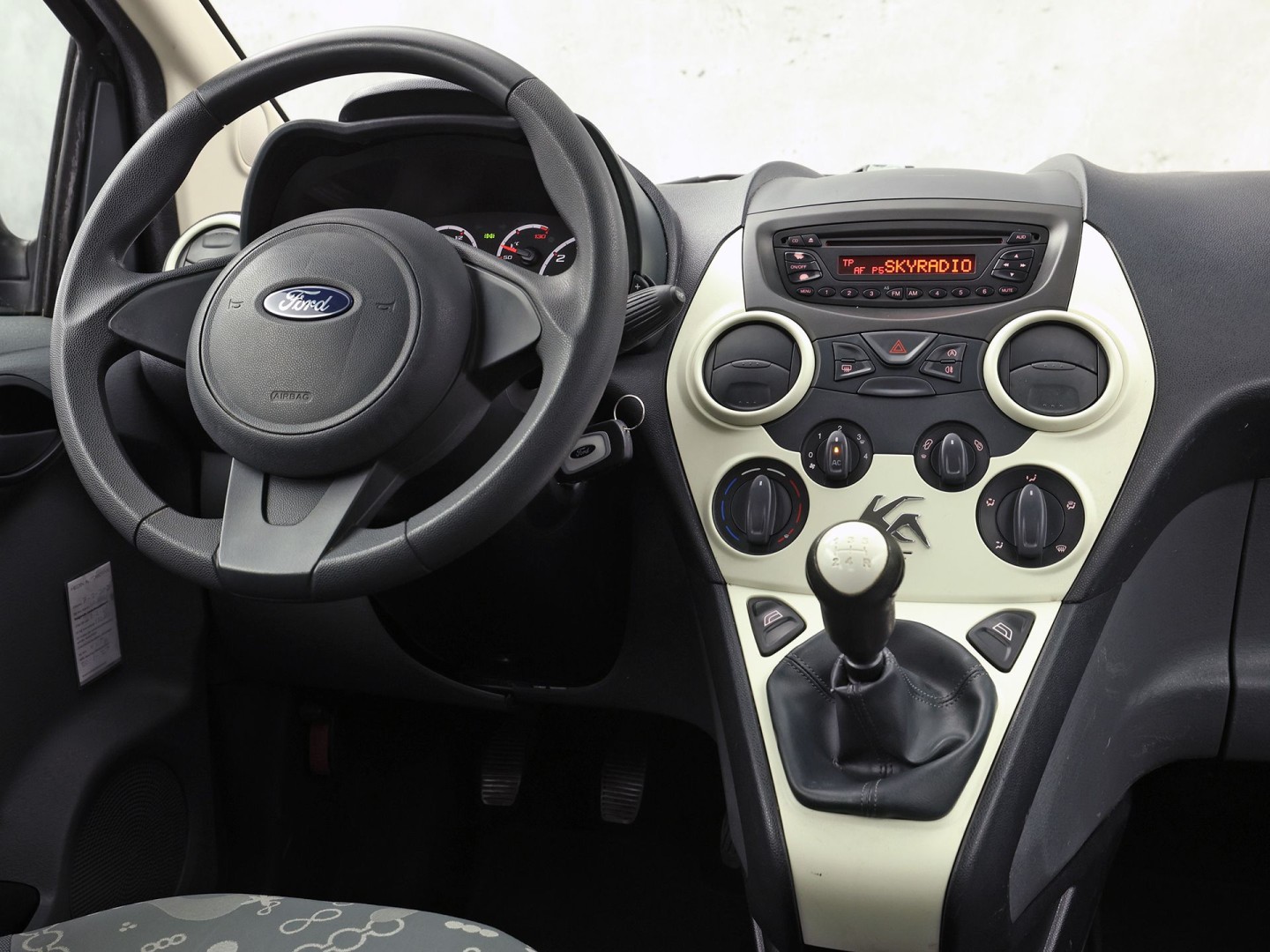Ford Ka 1.2 Cool & Sound (AIRCO, ELEK RAMEN, SPORTSTOELEN, NIEUWE APK, NIEUWSTAAT)