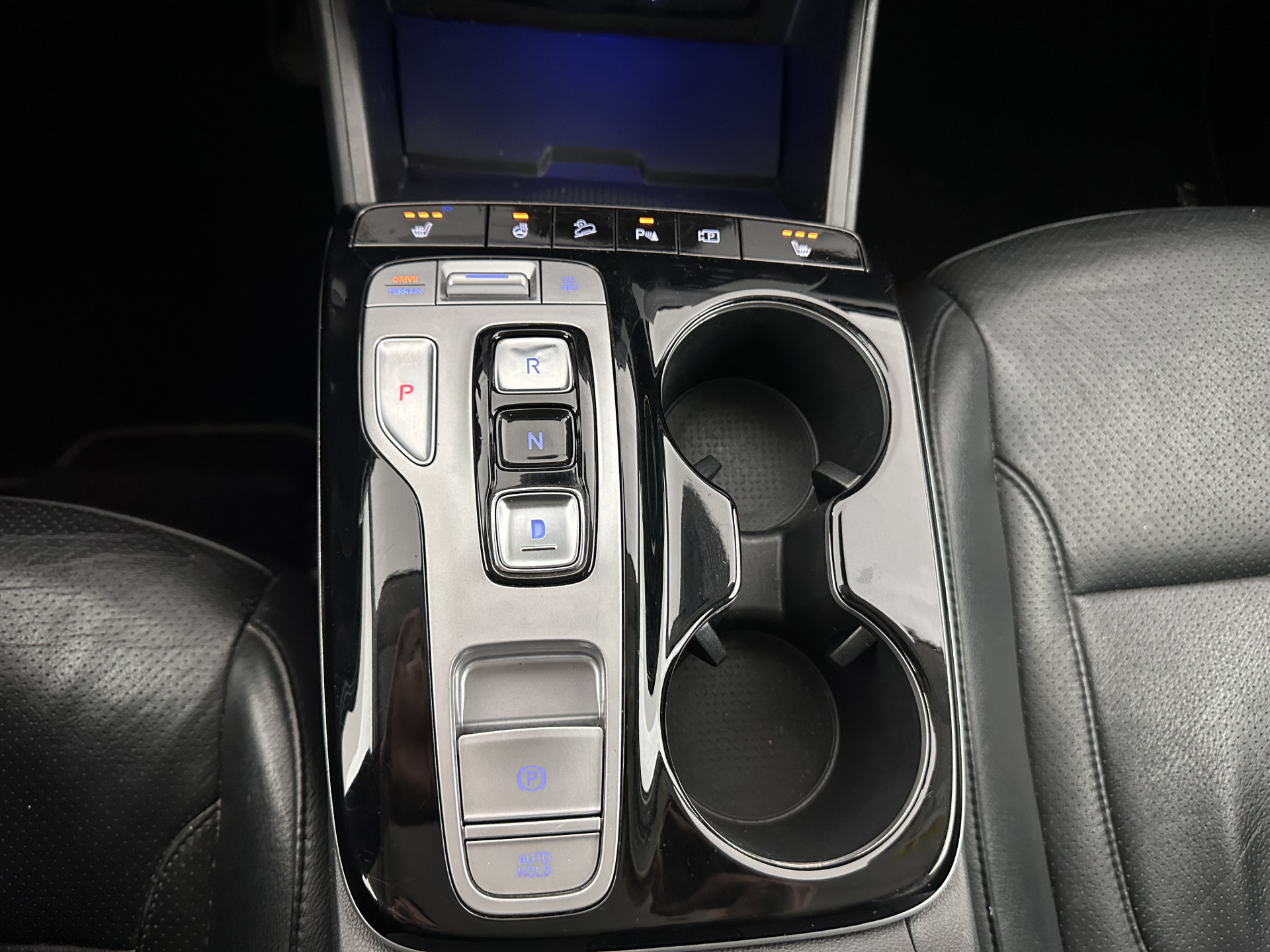 Hyundai Tucson 1.6 T-GDI PHEV Comfort Smart 4WD (INCL.BTW) *LEATHER | FULL-LED | ADAPTIVE-CRUISE | HEATED-COMFORTSEATS | KEYLESS | CAMERA | DIGI-COCKPIT | PRIVACY-GLASS | SHIFT-PADDLES | ECC | PDC | 19''ALU*