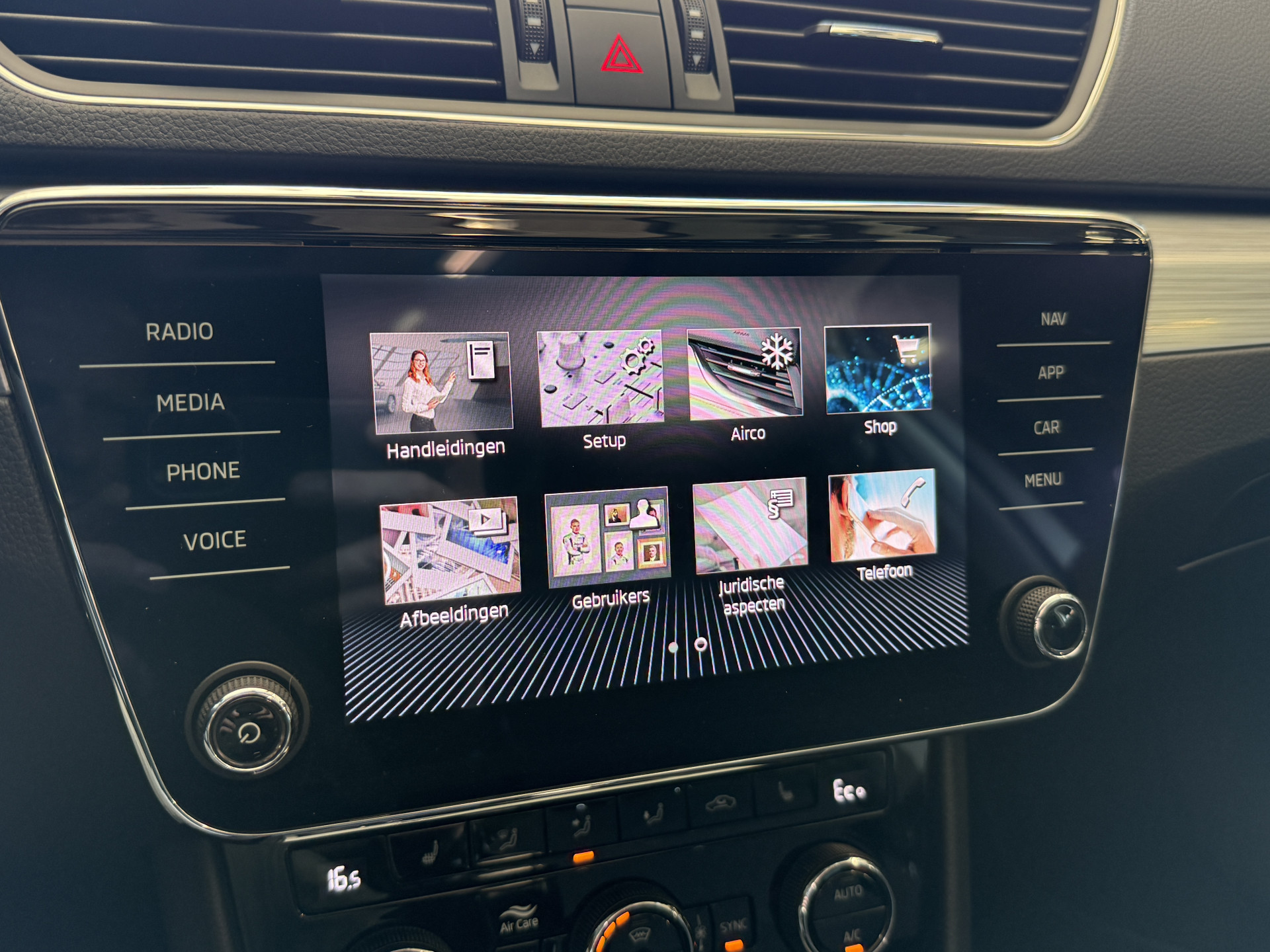 ŠKODA Superb Combi 1.4 TSI iV Business Edition Plus | Panoramadak | Crystal Light | Apple Carplay