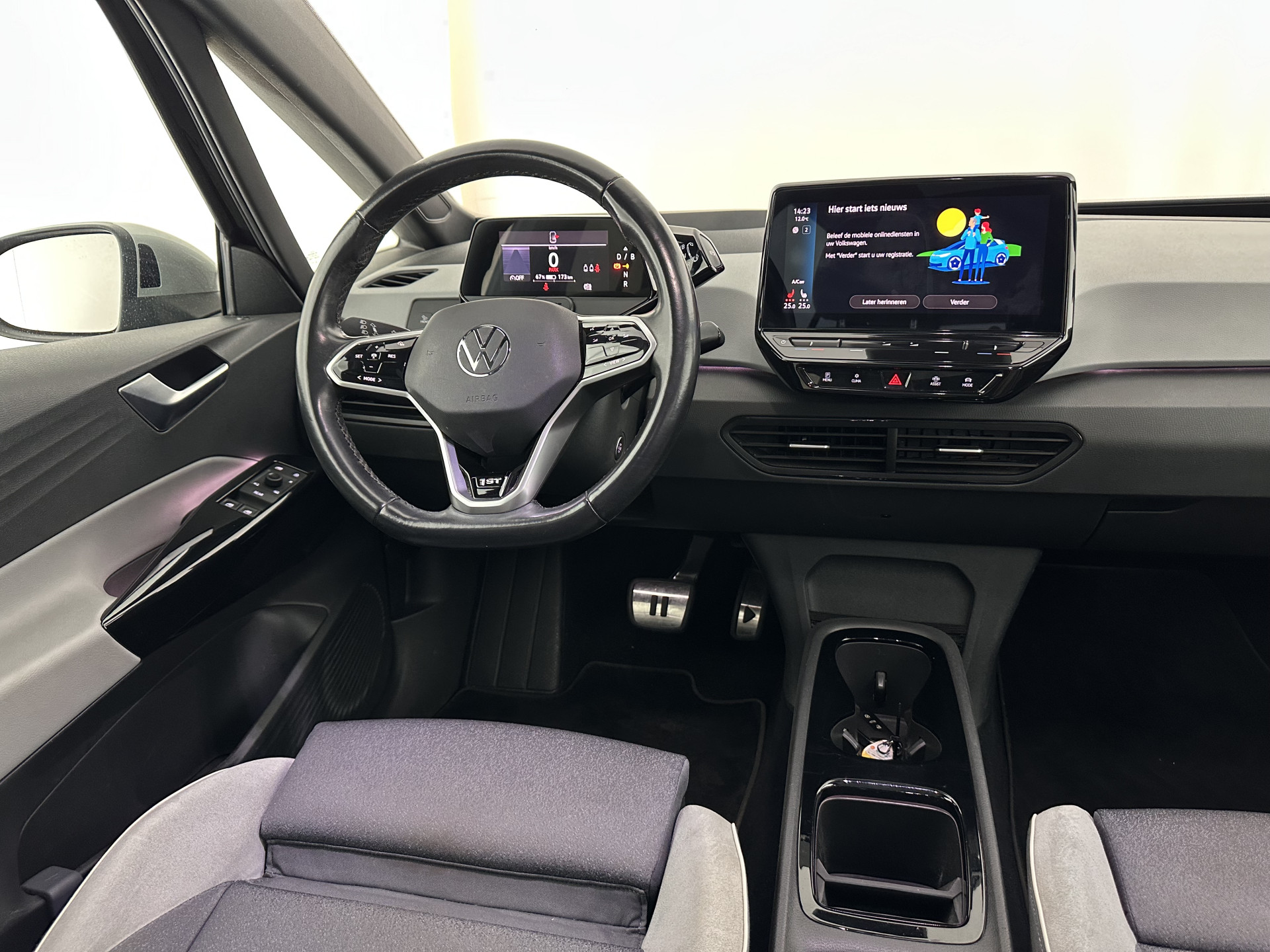 Volkswagen ID.3 First Max 58 kWh [ 3-Fase-11kW ] {SOH-87%} (INCL-BTW) *HEATPUMP | PANO | HEAD-UP | ADAPTIVE-CRUISE | IQ-LIGHTS | BLINDSPOT | CAMERA | KEYLESS | MICROFIBRE | AMBIENTLIGHT | NAVI-FULLMAP | DAB+ | ECC | HEATED-SPORTSEATS | DIGI-COCKPIT |