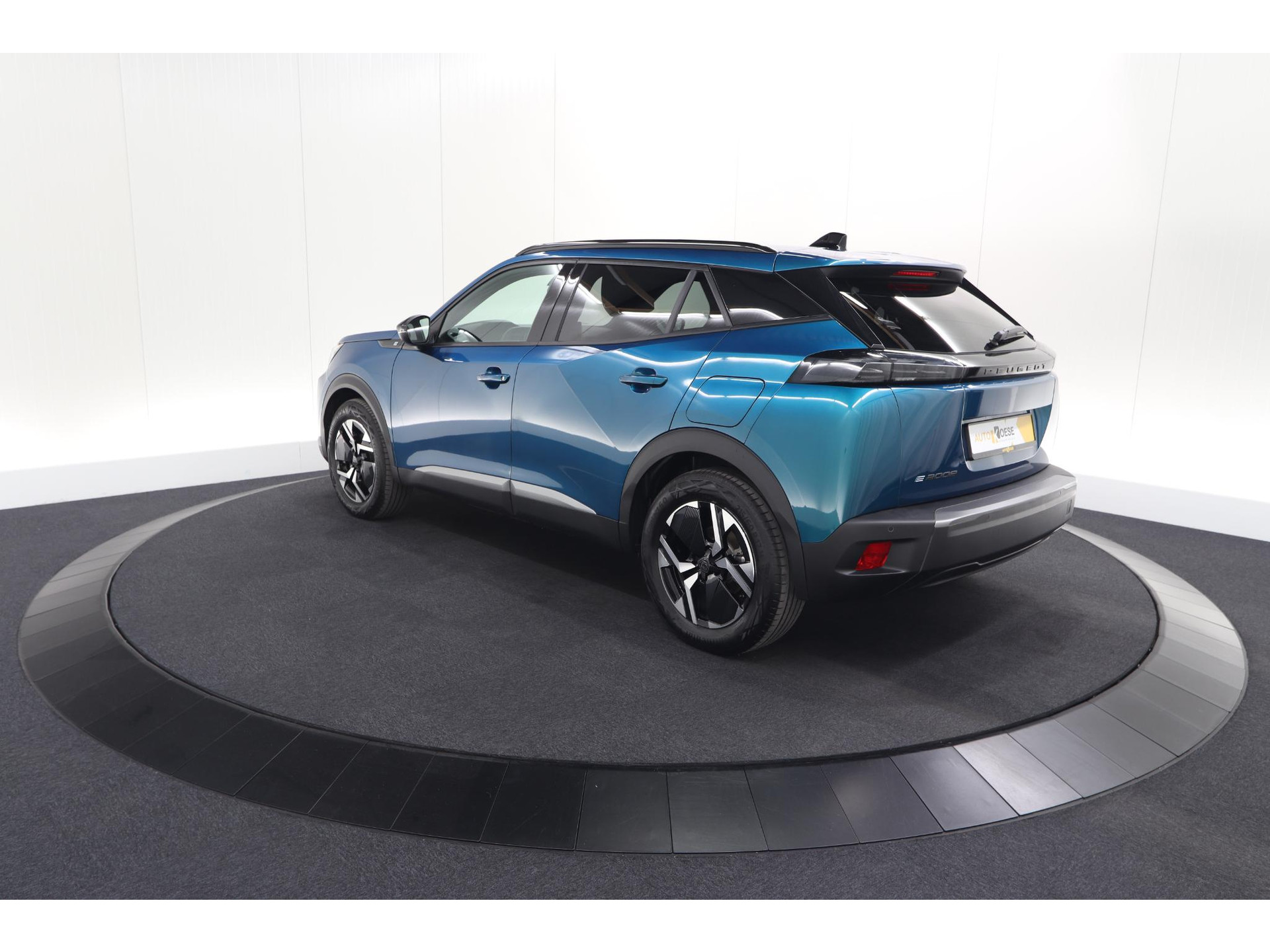 Peugeot e-2008 EV Allure Avantage 54 kWh | SOH 97,8% | 11 KW Lader | Apple Carplay | Parkeersensoren