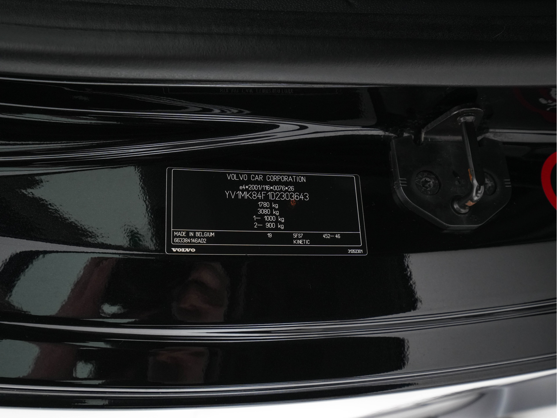 Volvo C30 1.6 D2 R-Design Sport-pack *PANO | BI-XENON | LEATHER-FABRIC | NAVI-FULLMAP | HEATED-SPORTSEATS | ECC | CARBON-INLAY | PDC | PREMIUM-AUDIO | CRUISE | 17''ALU*