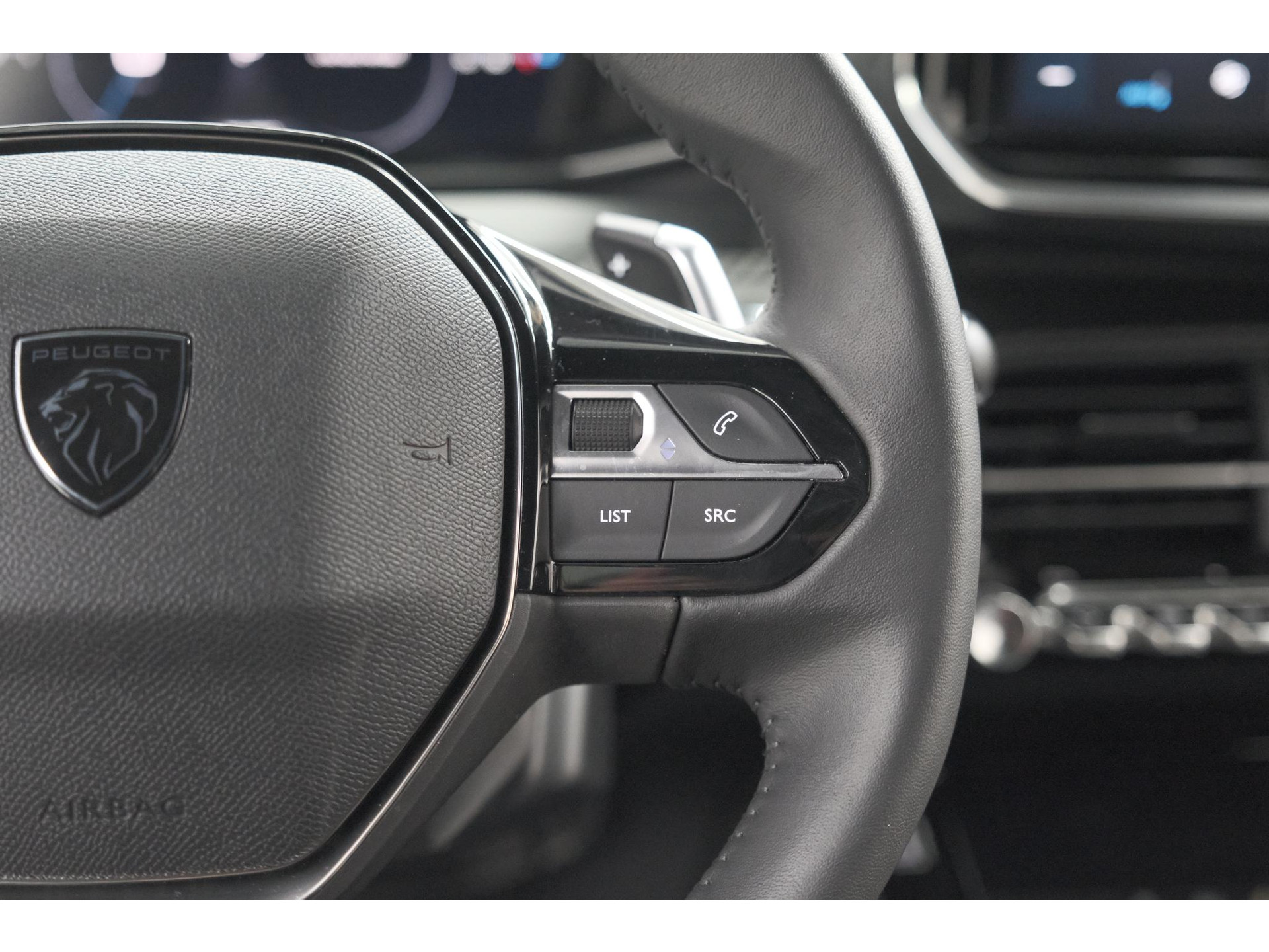 Peugeot 2008 PureTech 130 EAT8 Allure | Allseason banden | 360 Camera | Dodehoekdetectie | Apple Carplay | Stoelverwarming