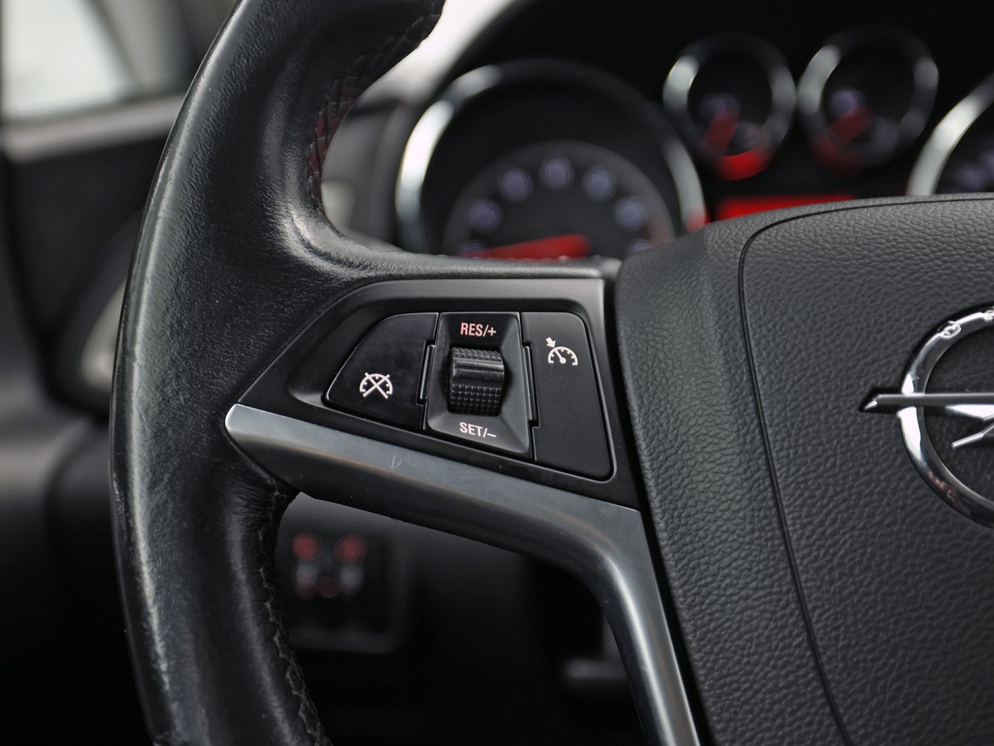 Opel Astra 1.6 Selection (CLIMATE, CRUISE CONTROL, SPORTSTOELEN, NIEUWE APK, NIEUWSTAAT)