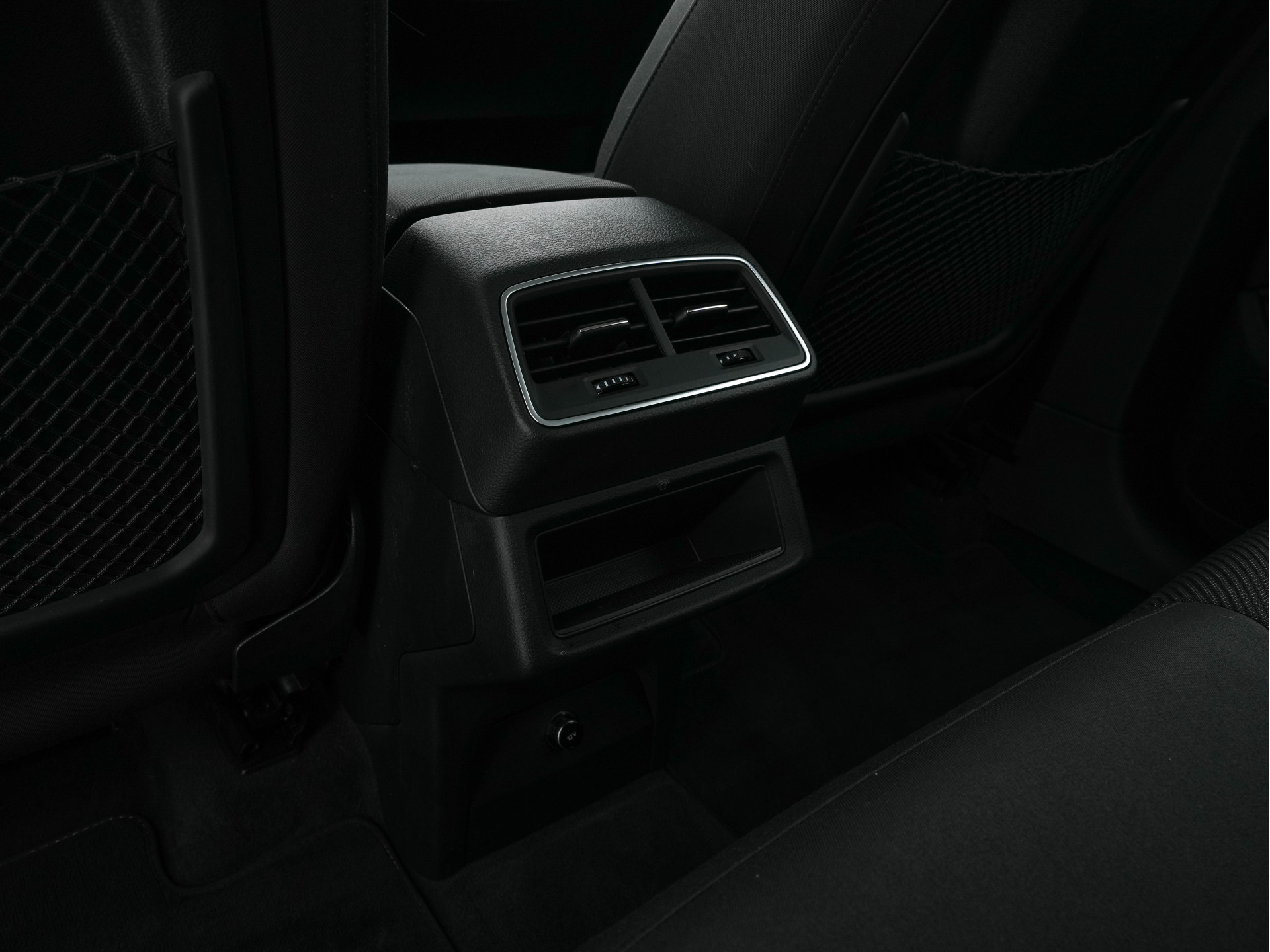 Audi e-tron Sportback 55 Quattro Business edition 95 kWh [ 3-Fase ] {SOH-100%} (INCL-BTW) *DIGI-COCKPIT | FULL-LED | MEMORY-PACK | DAB | KEYLESS | NAVI-FULLMAP | SHIFT-PADDLES | AUDI-SOUND | COMFORT-SEATS | 20''ALU*