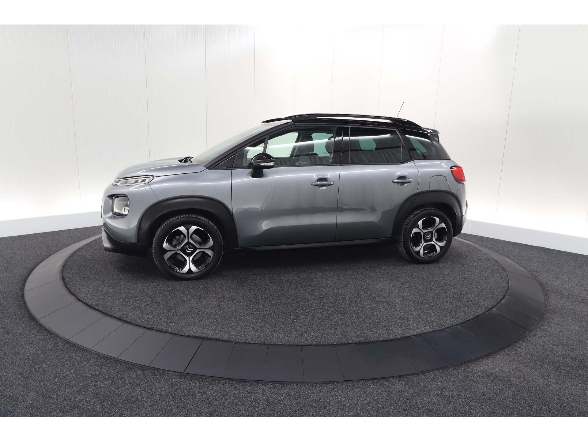 Citroen C3 Aircross PureTech 110 EAT6 Shine | Trekhaak | Panoramadak | Head-Up Display | Camera | Navigatie