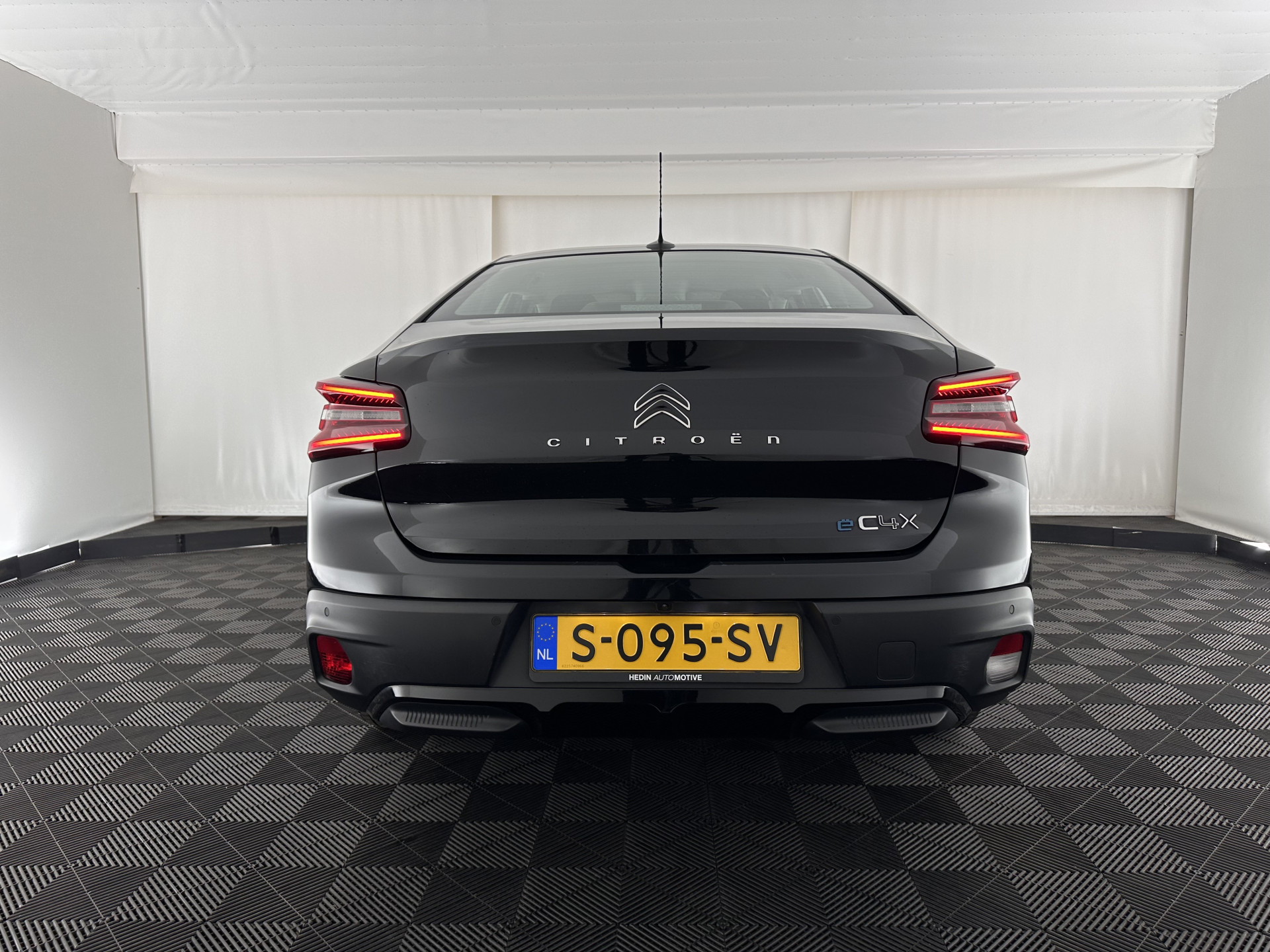 Citroën Ë-C4 X Feel Pack 50 kWh [ 3-Fase ] (INCL.BTW) *FULL-LED | LEATHER-FABRIC | DIGI-COCKPIT | DAB | COMFORT-SEATS | CAMERA | ECC | PDC | CRUISE | 18''ALU*